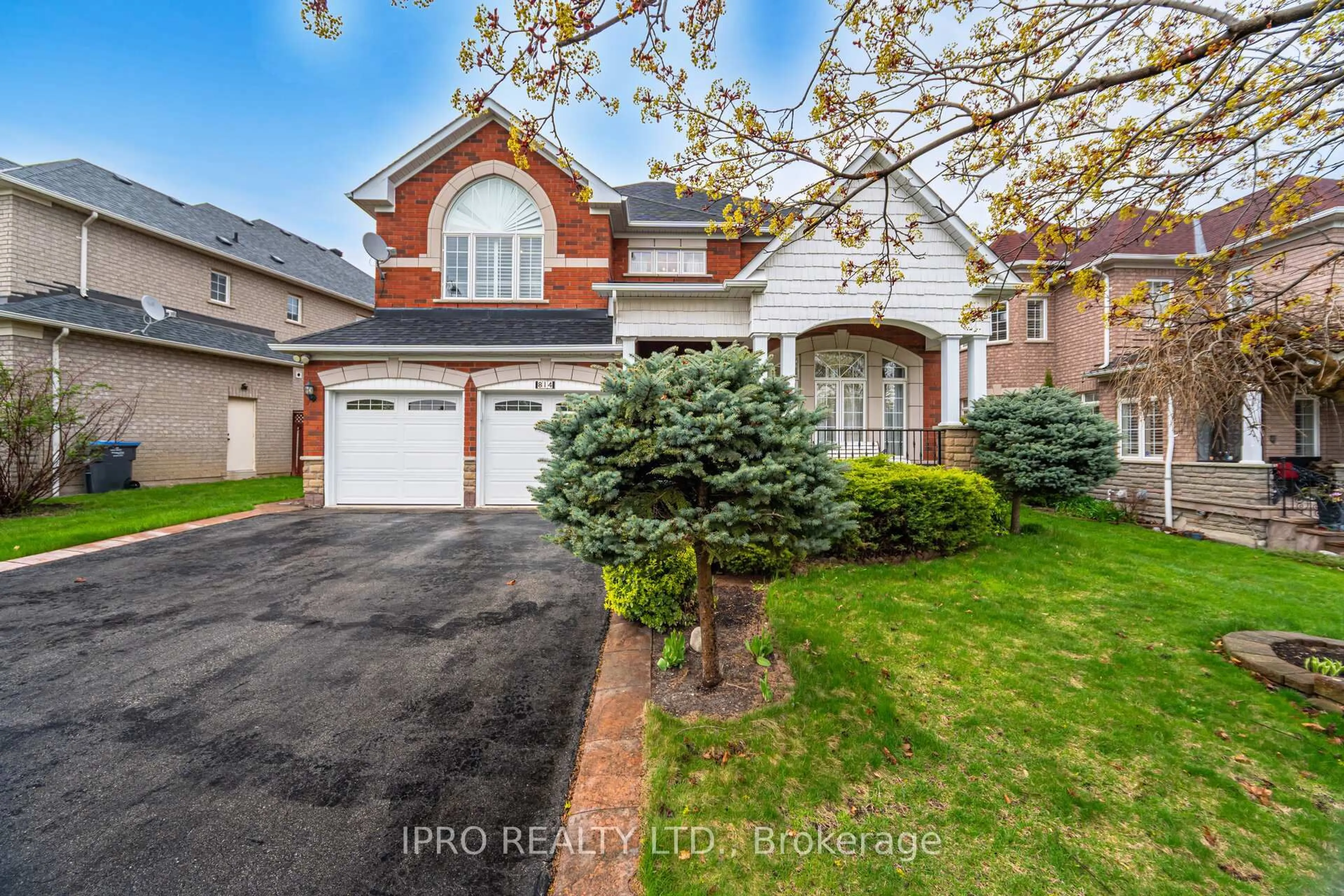 Home with brick exterior material, street for 814 Craig Carrier Crt, Mississauga Ontario L5W 1A6