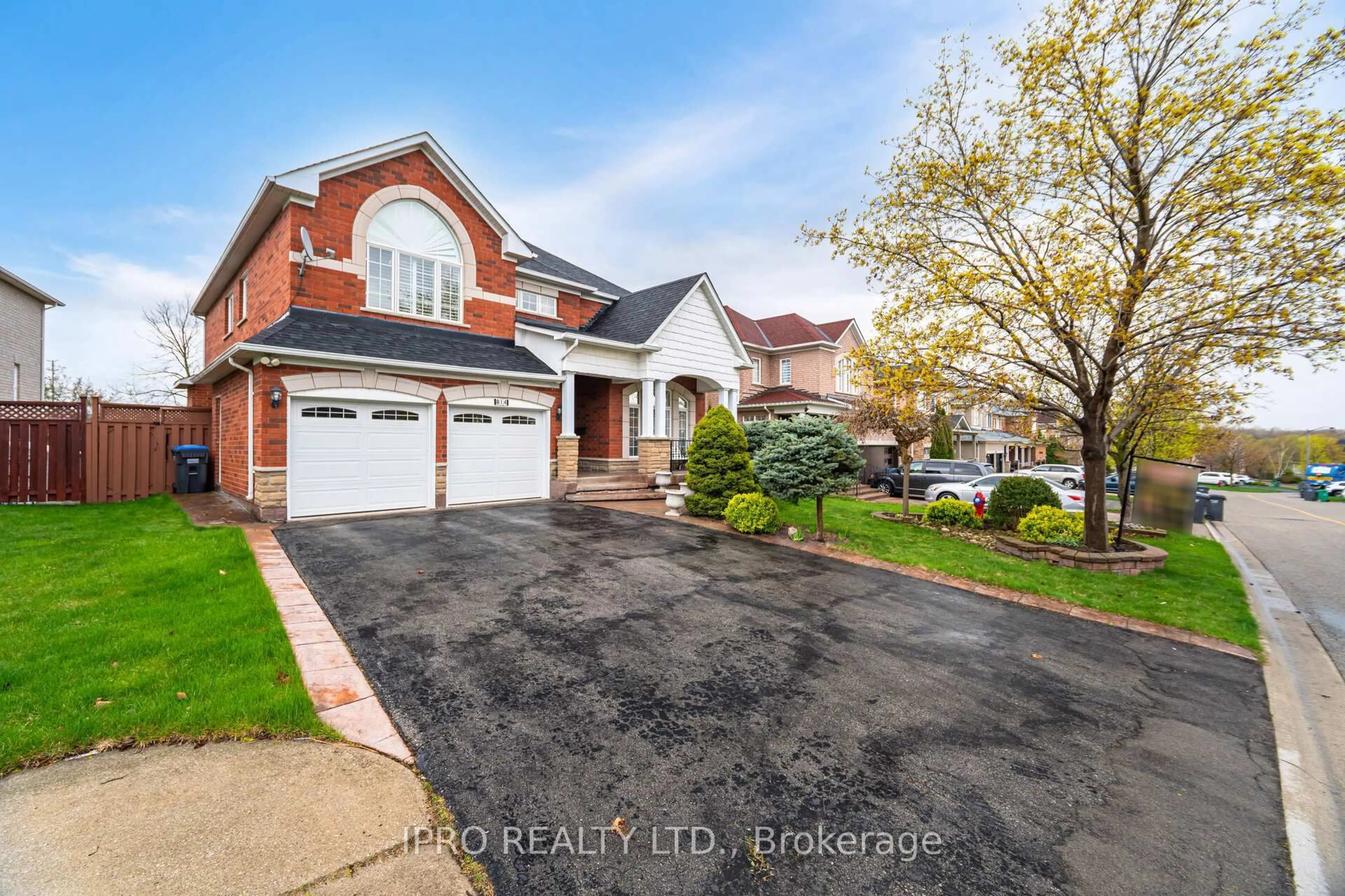 Home with brick exterior material, street for 814 Craig Carrier Crt, Mississauga Ontario L5W 1A6