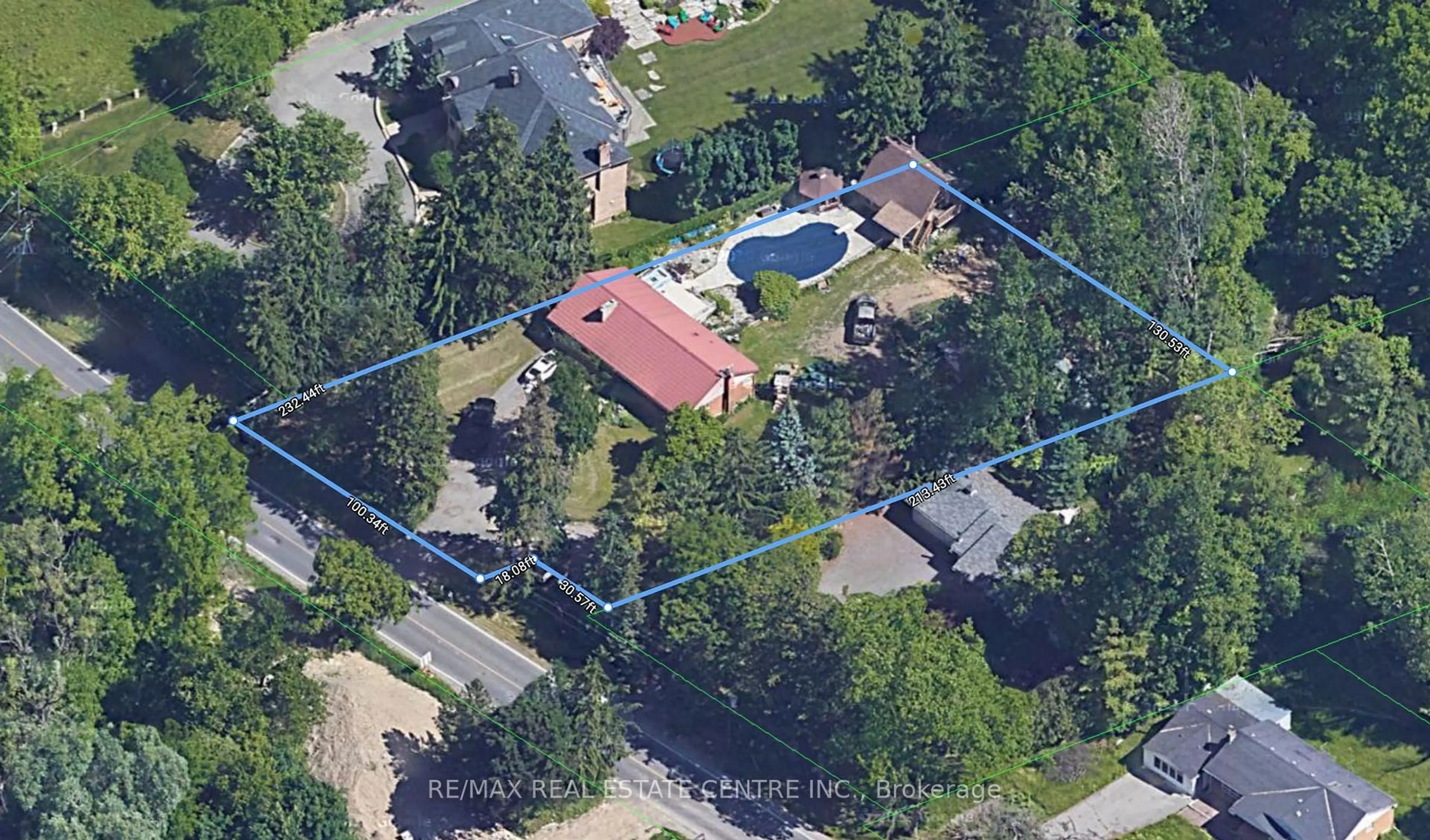 A pic from outside/outdoor area/front of a property/back of a property/a pic from drone, street for 8297 Creditview Rd, Brampton Ontario L6Y 0G7