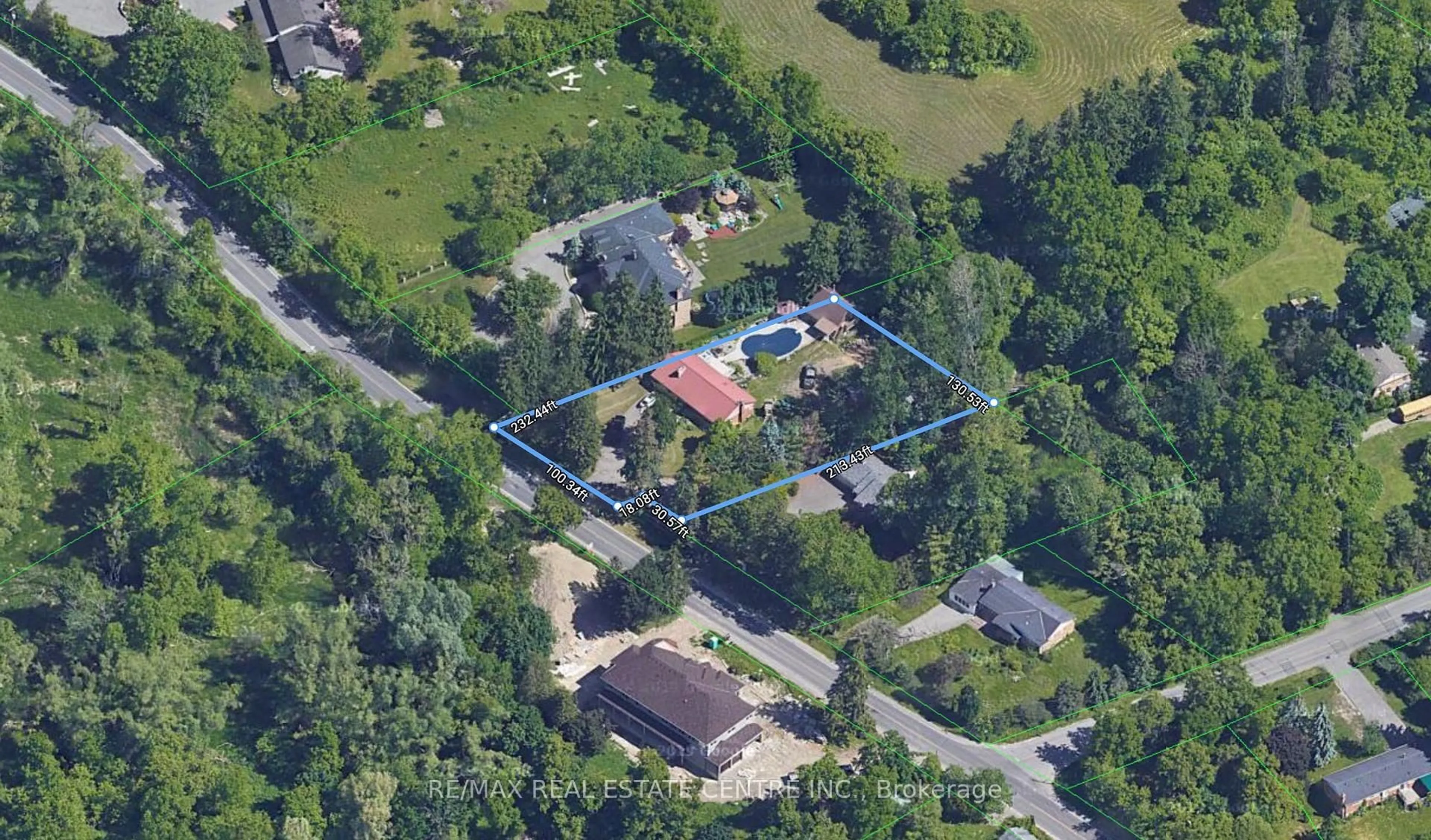A pic from outside/outdoor area/front of a property/back of a property/a pic from drone, street for 8297 Creditview Rd, Brampton Ontario L6Y 0G7