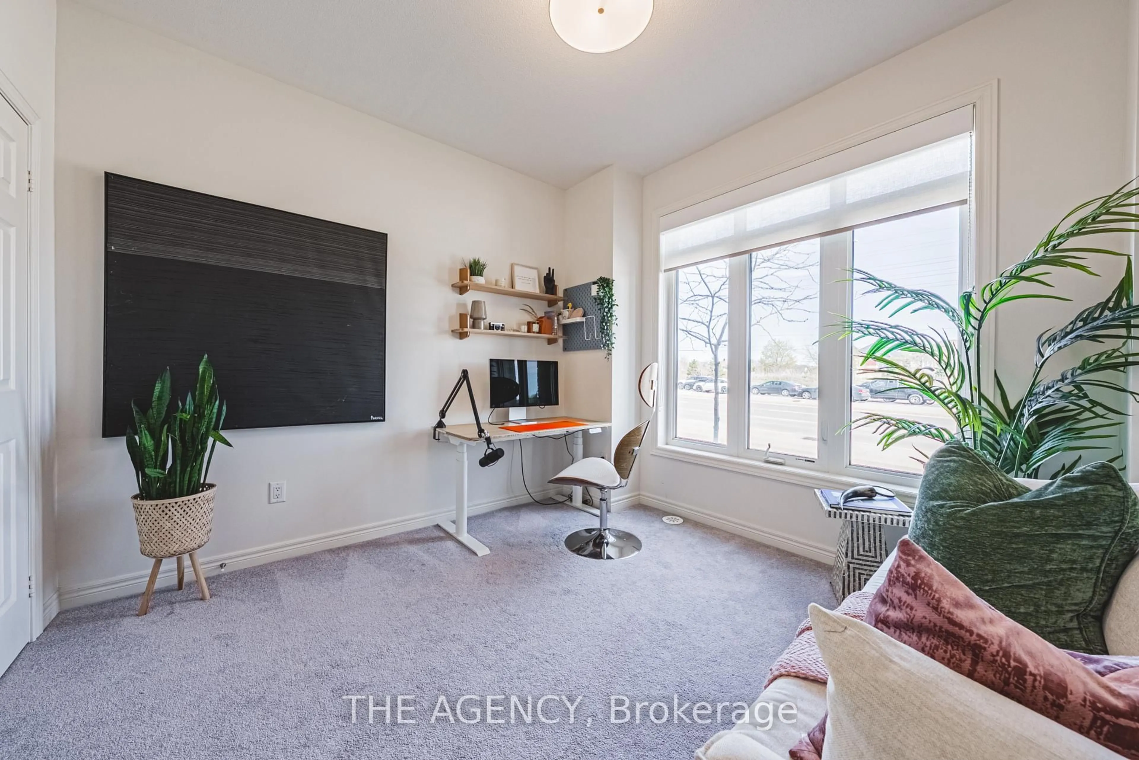 A pic of a room for 525 Dundas St, Oakville Ontario L6H 3P6