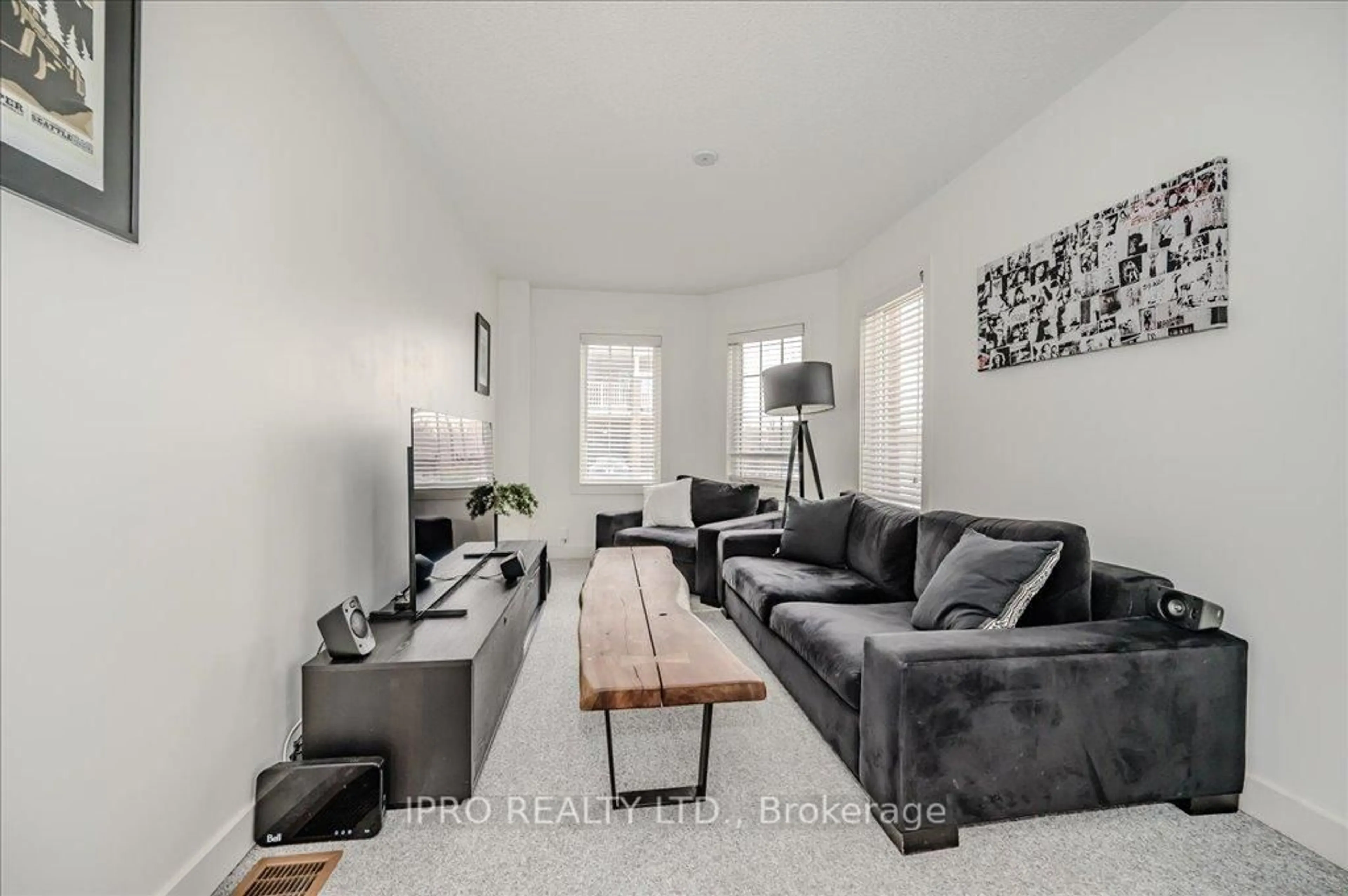 Living room with furniture, unknown for 48 Boyces Creek Crt, Caledon Ontario L7C 3S3