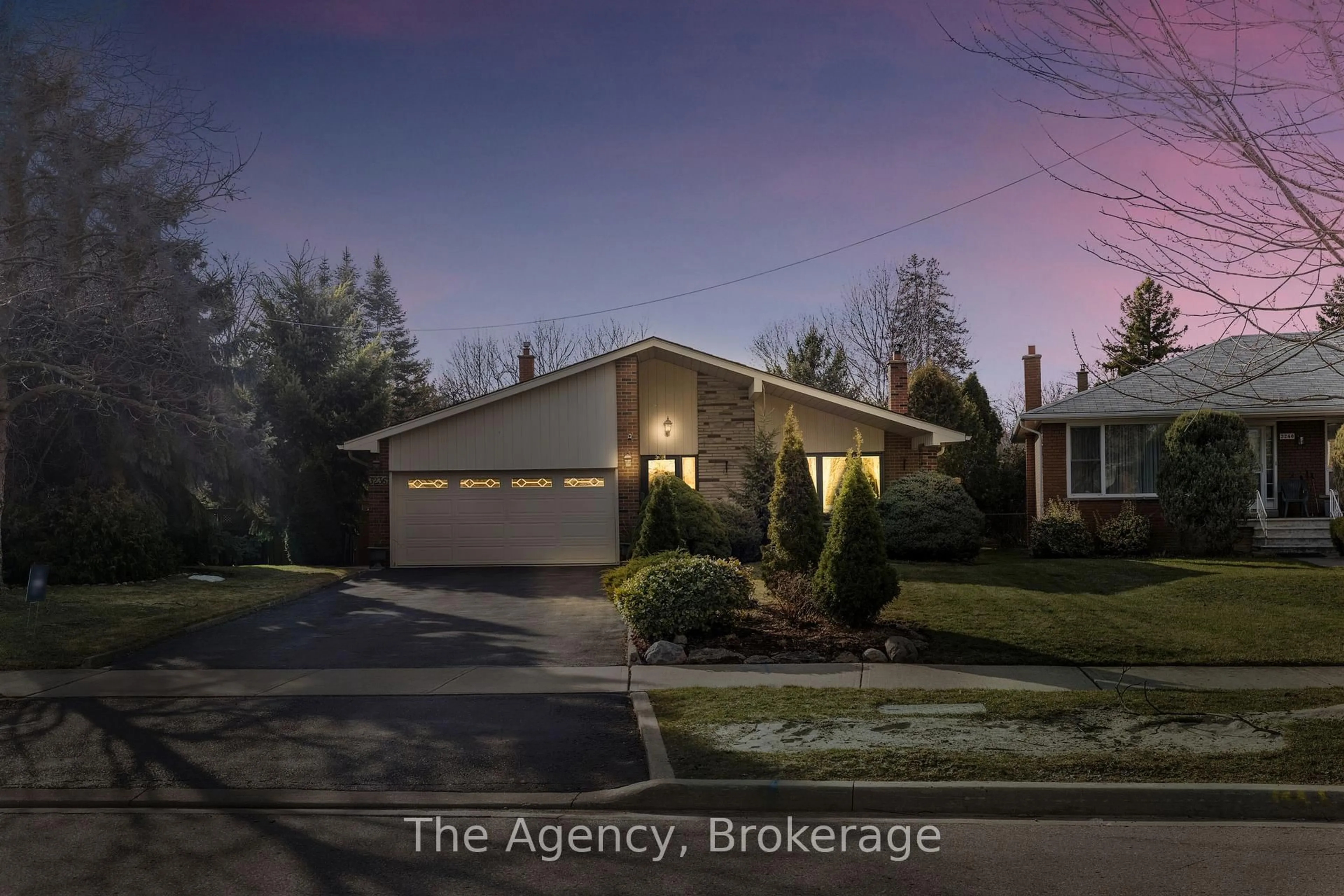 Blurry image for 3236 Cedartree Cres, Mississauga Ontario L4Y 3G3