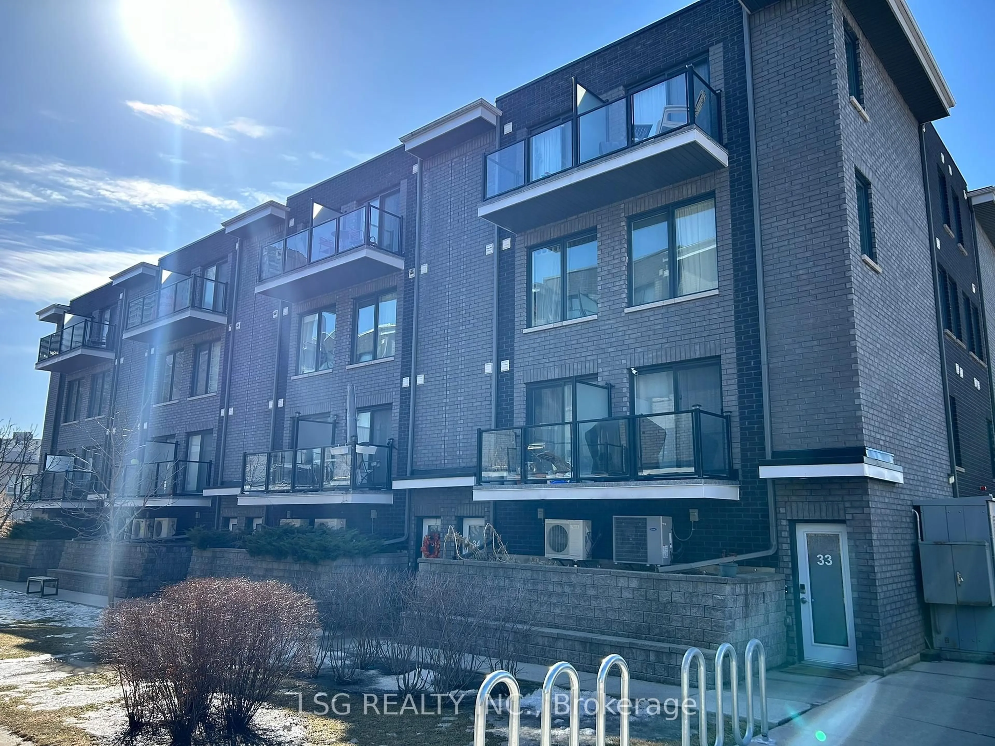 A pic from outside/outdoor area/front of a property/back of a property/a pic from drone, unknown for 2059 Weston Rd #36, Toronto Ontario M9N 1X7