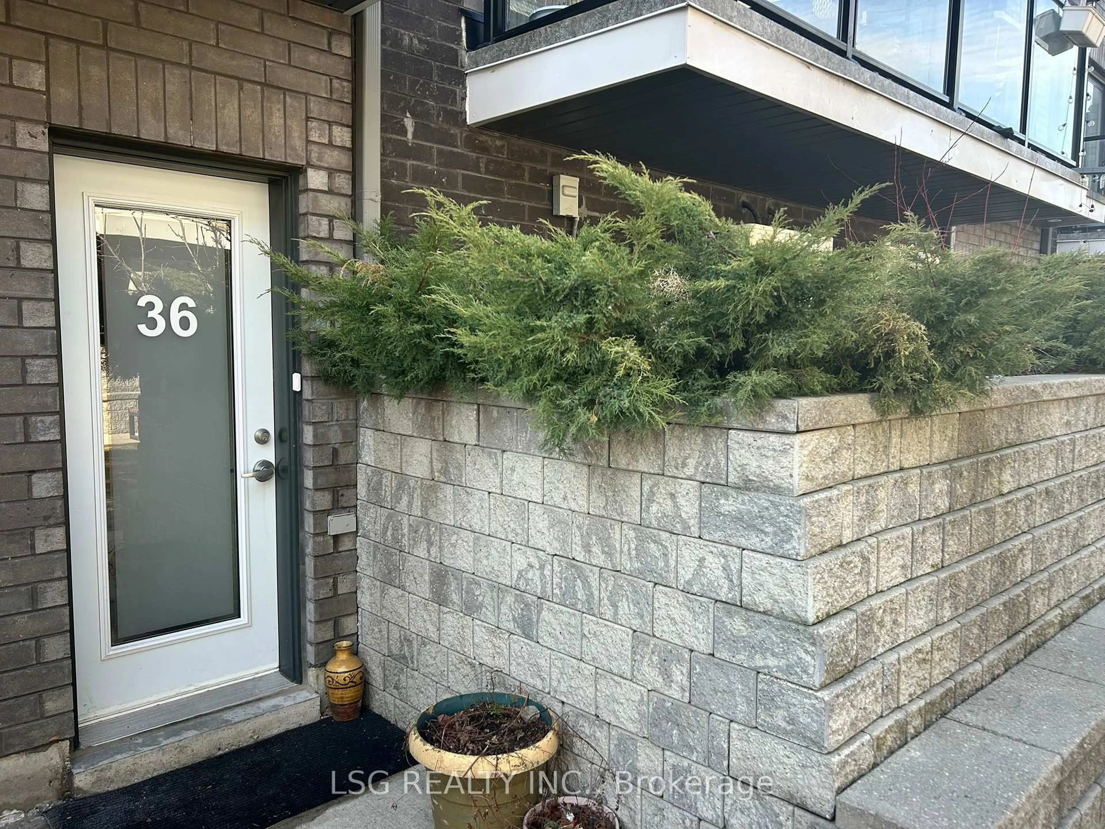 Indoor entryway for 2059 Weston Rd #36, Toronto Ontario M9N 1X7
