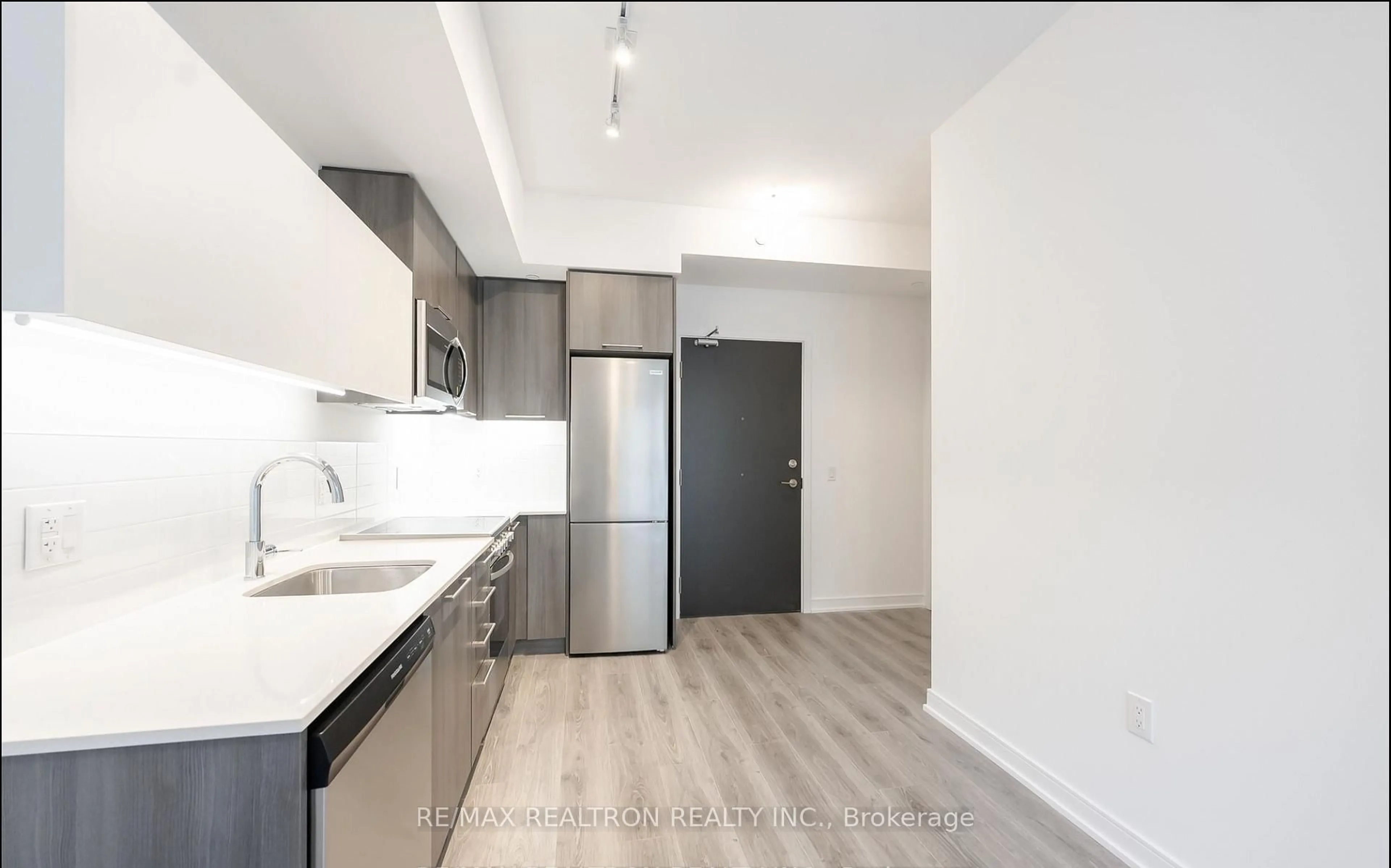 Standard kitchen, unknown for 25 Neighbourhood Lane #205, Toronto Ontario M8Y 0C4