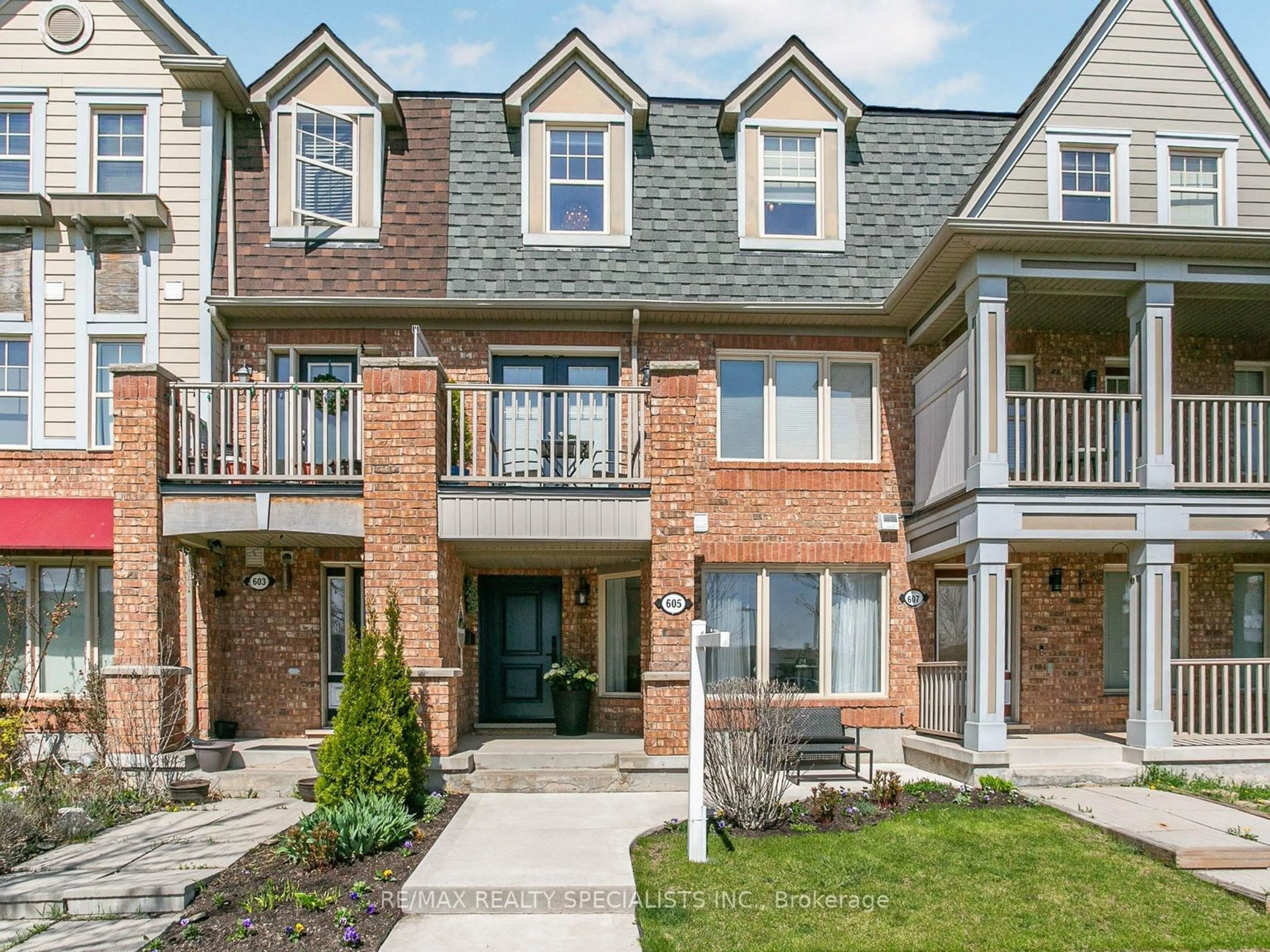 Home with brick exterior material, street for 605 Scott Blvd, Milton Ontario L9T 0P4