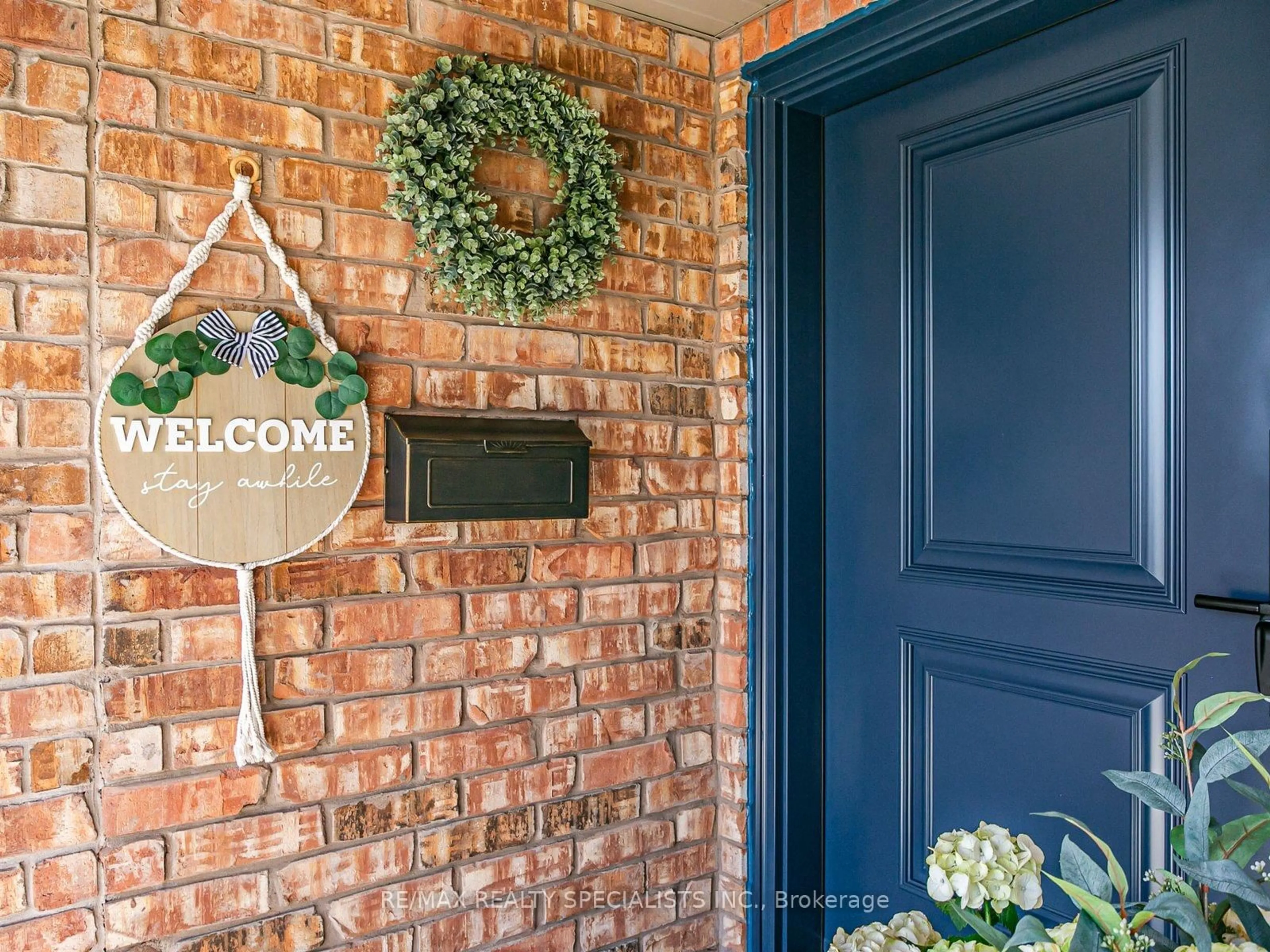 Indoor entryway for 605 Scott Blvd, Milton Ontario L9T 0P4
