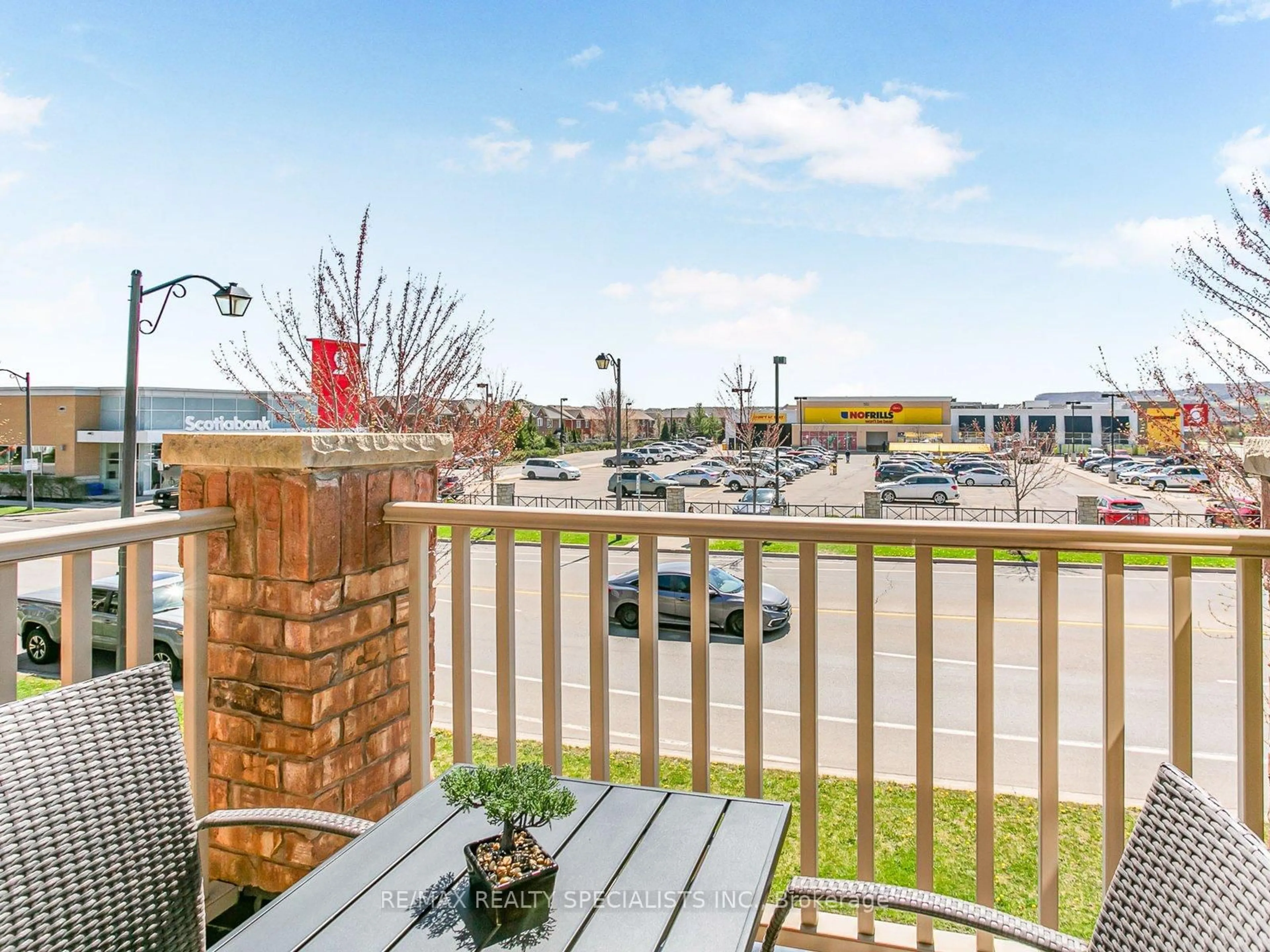Patio, unknown for 605 Scott Blvd, Milton Ontario L9T 0P4