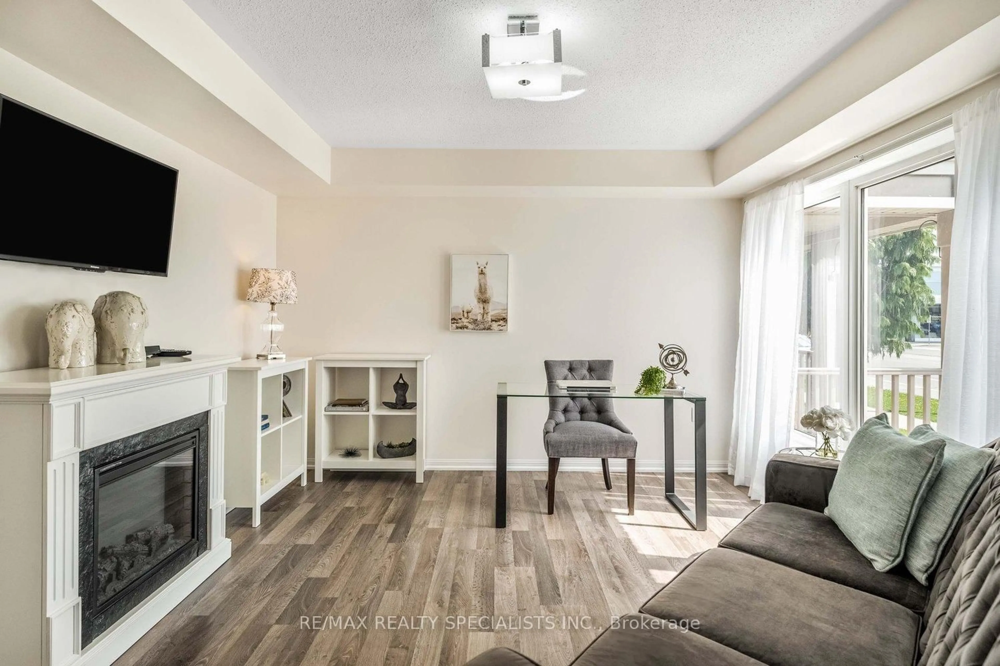 Living room with furniture, wood/laminate floor for 605 Scott Blvd, Milton Ontario L9T 0P4