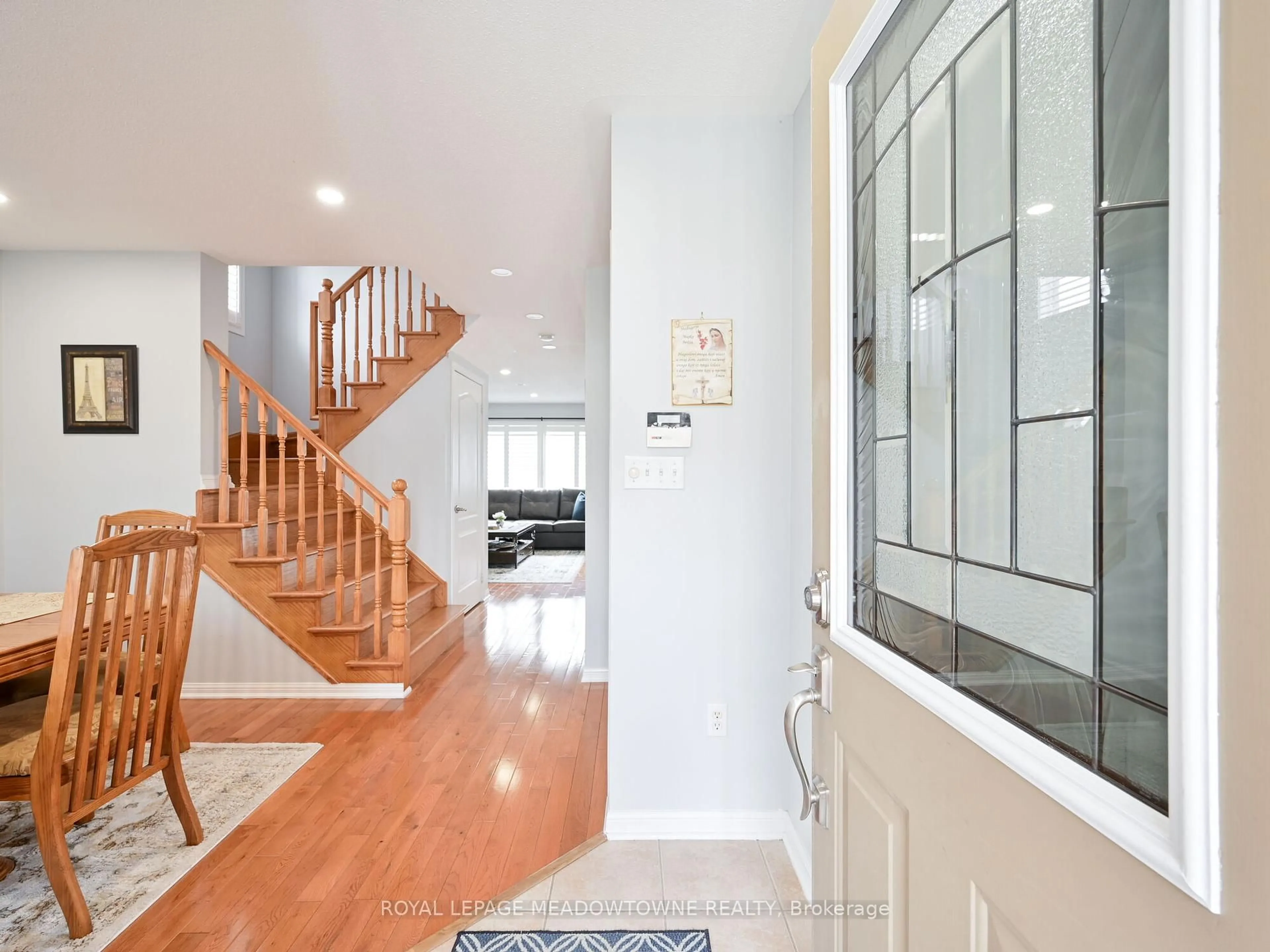 Indoor entryway for 634 Hamilton Cres, Milton Ontario L9T 6G9