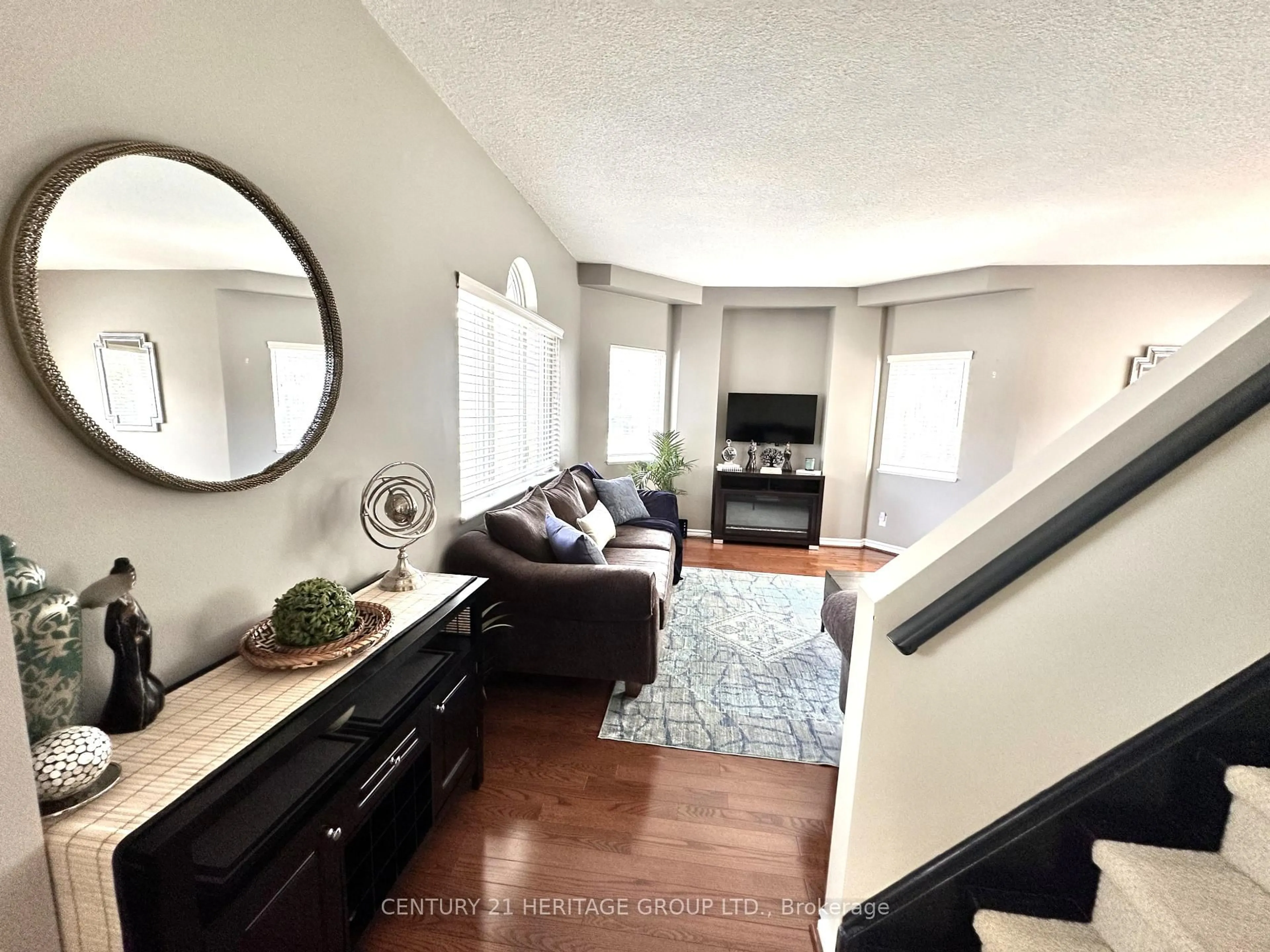 Living room with furniture, unknown for 1 Tower Gate #11, Brampton Ontario L6P 1C3