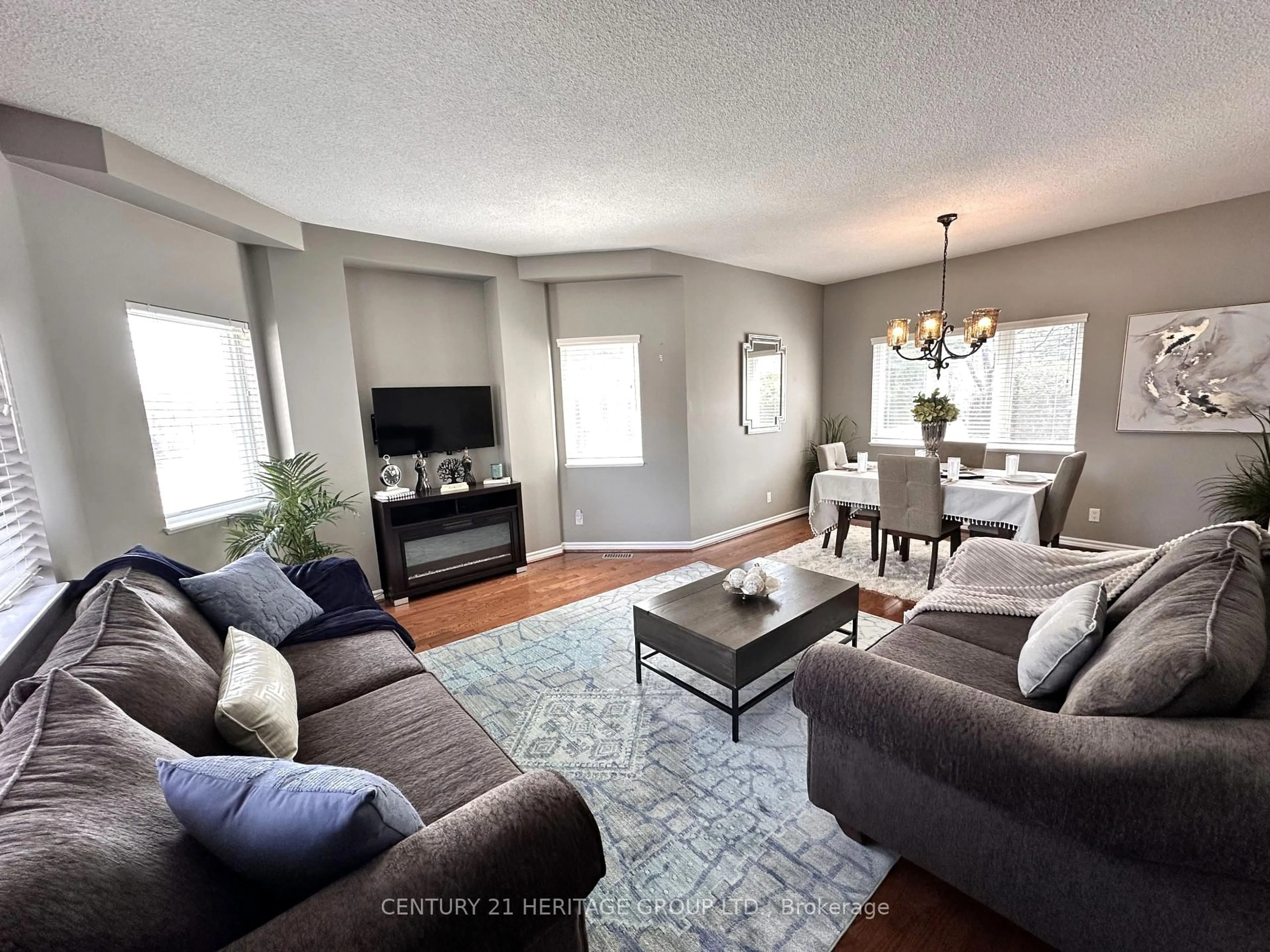 Living room with furniture, unknown for 1 Tower Gate #11, Brampton Ontario L6P 1C3