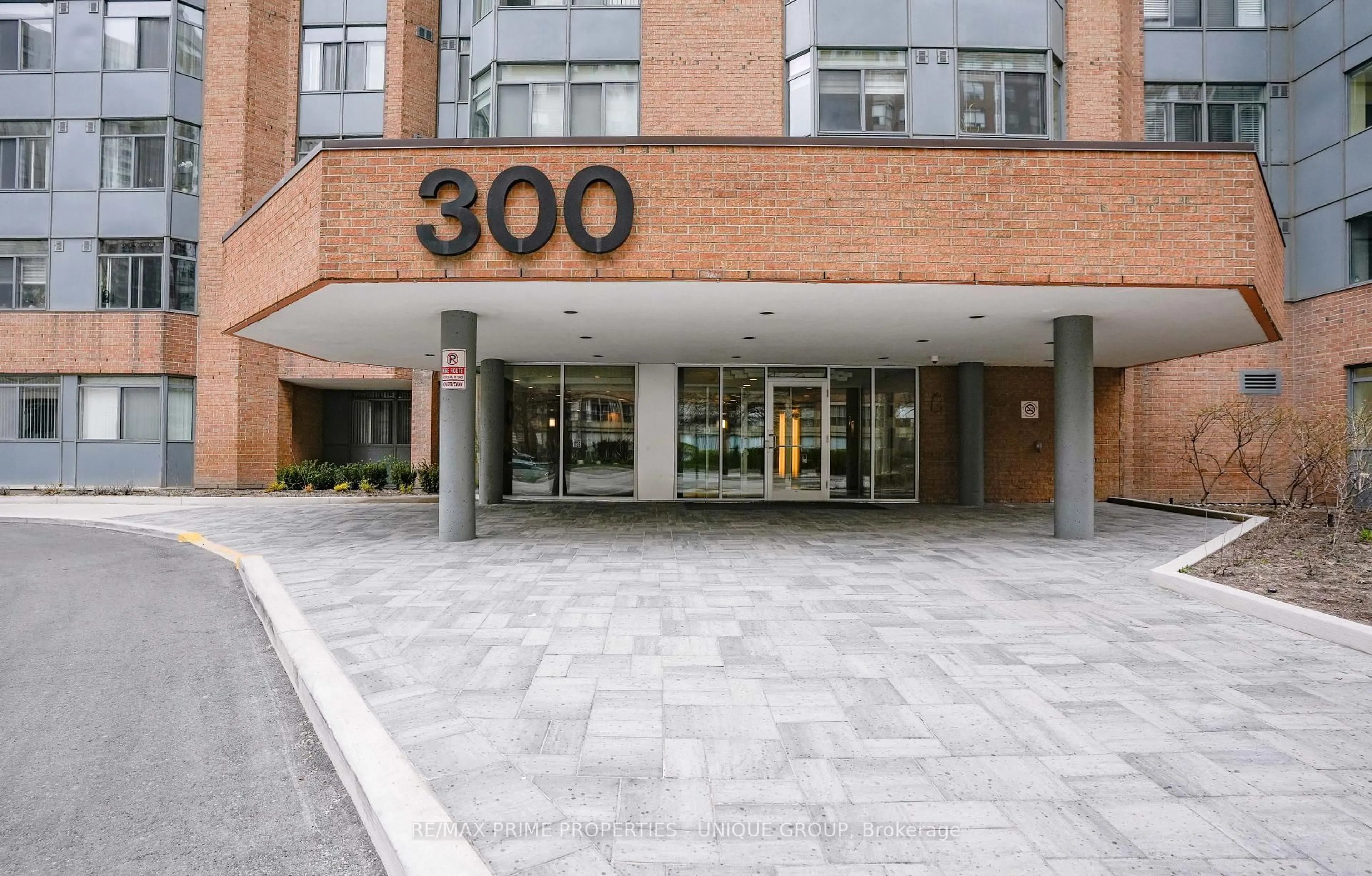 Indoor foyer for 300 Webb Dr #706, Mississauga Ontario L5B 3W3