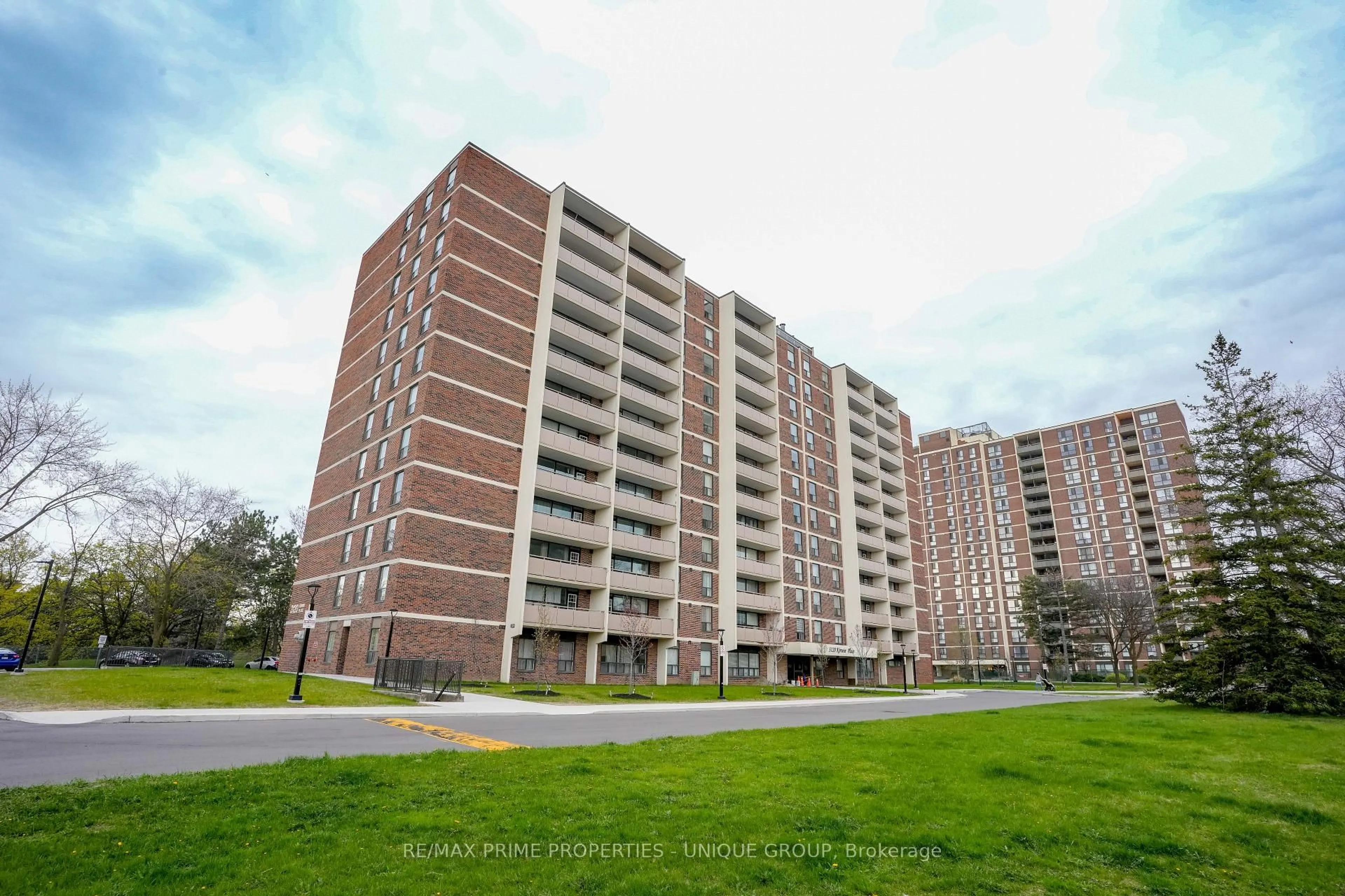 Unknown for 3120 Kirwin Ave #807, Mississauga Ontario L5A 3R2