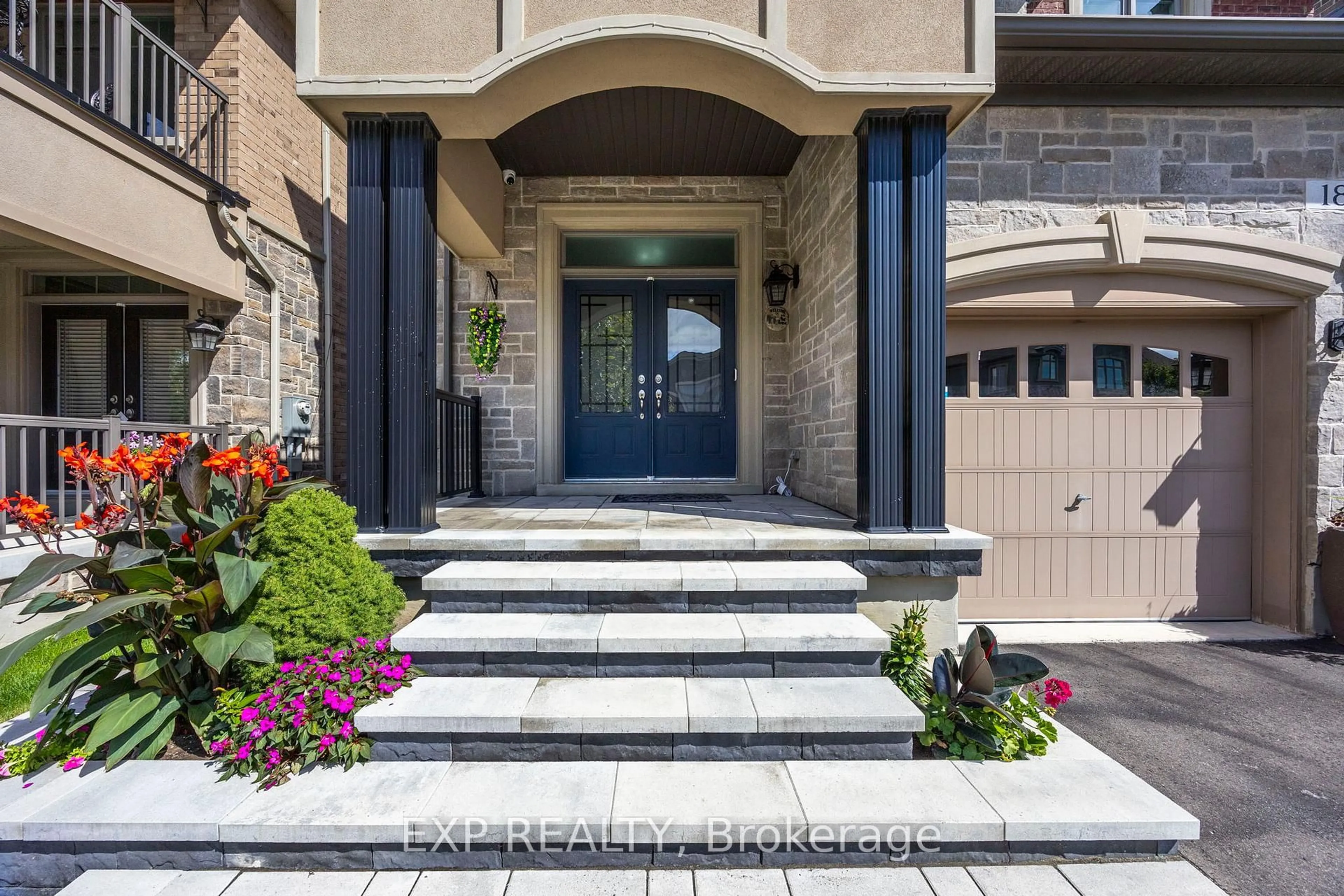 Indoor entryway for 18 Prairie Creek Cres, Brampton Ontario L6Y 6C9