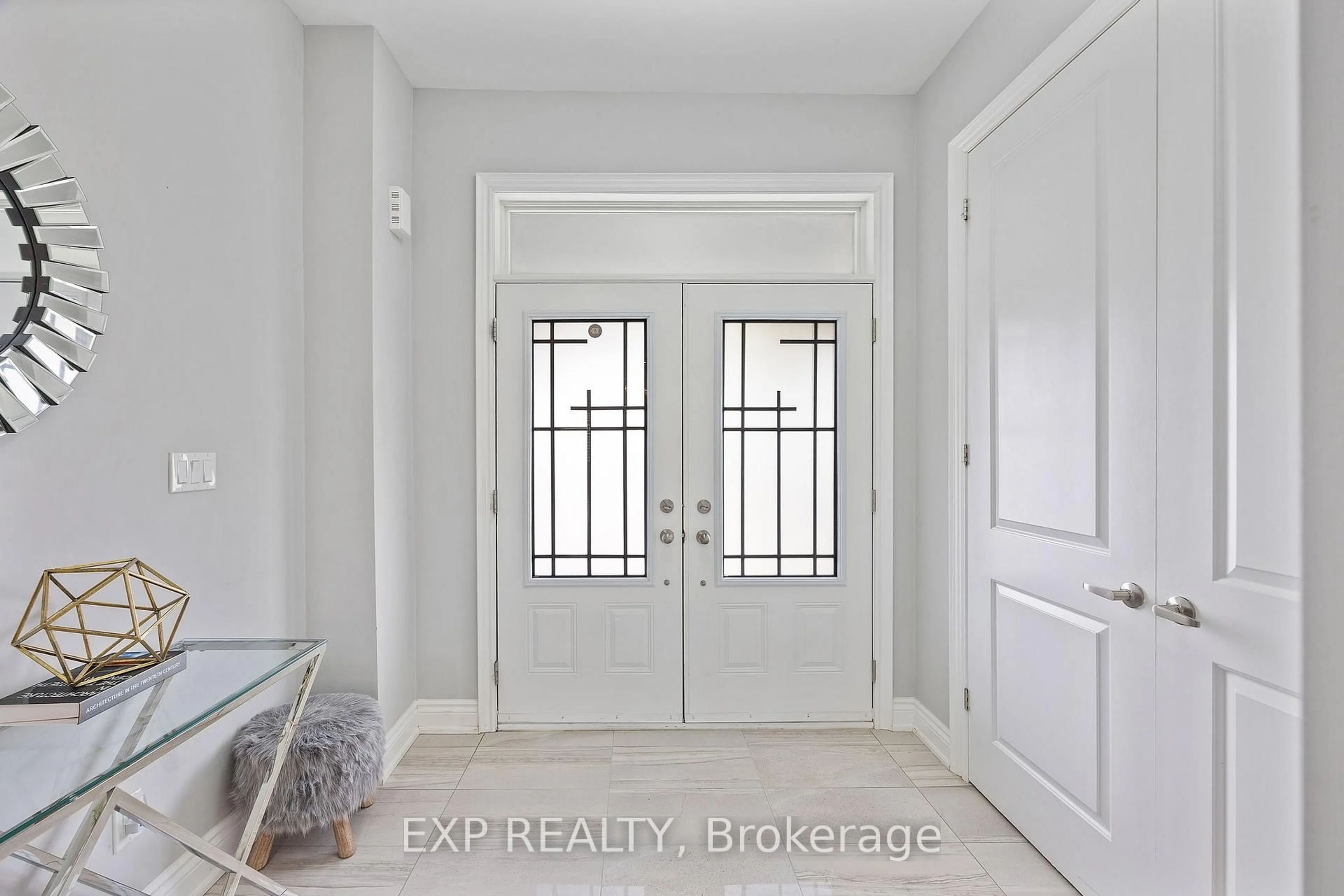 Indoor entryway for 18 Prairie Creek Cres, Brampton Ontario L6Y 6C9