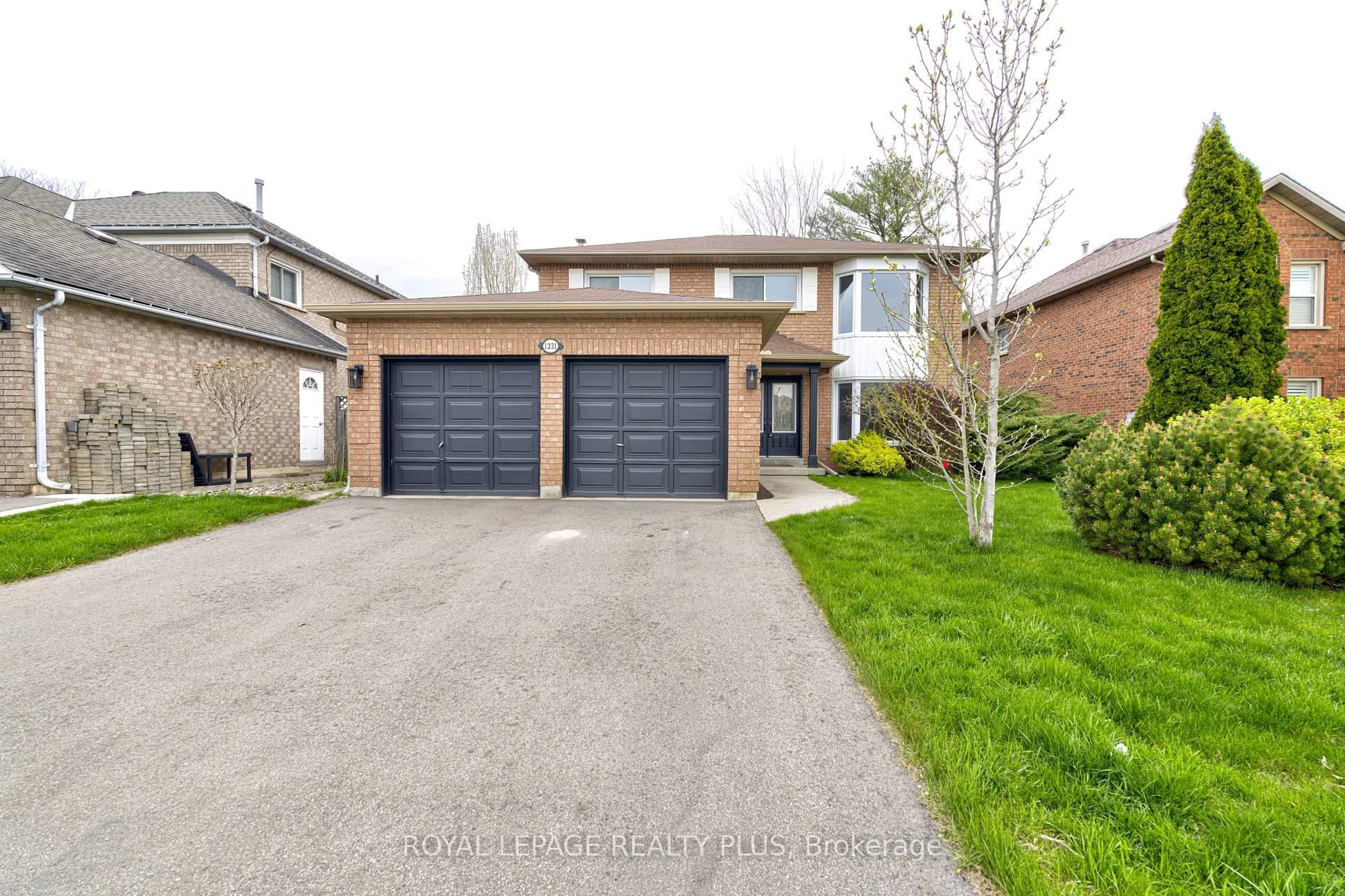 Home with brick exterior material, street for 1231 Sable Dr, Burlington Ontario L7S 2J6