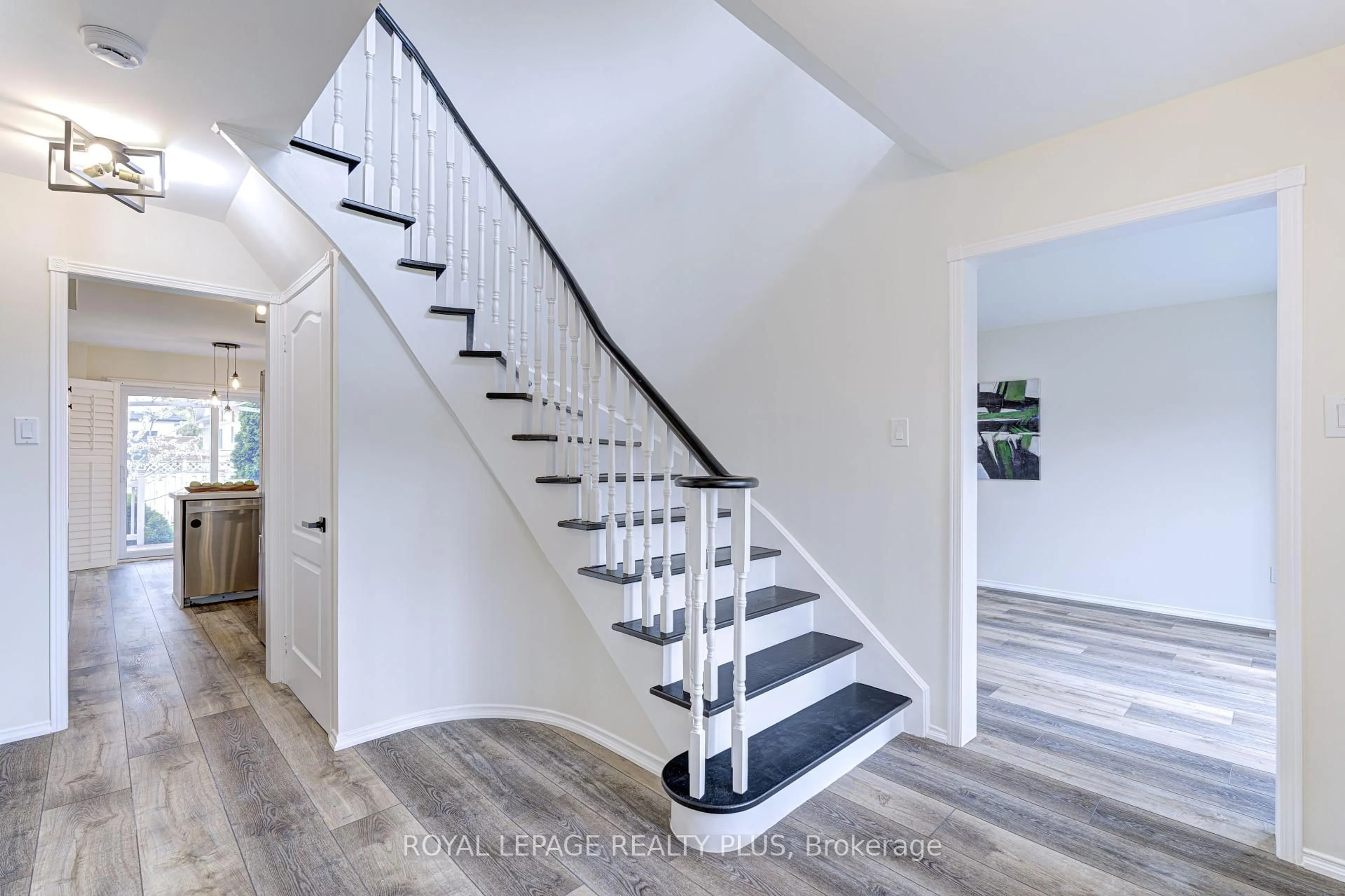 Stairs for 1231 Sable Dr, Burlington Ontario L7S 2J6