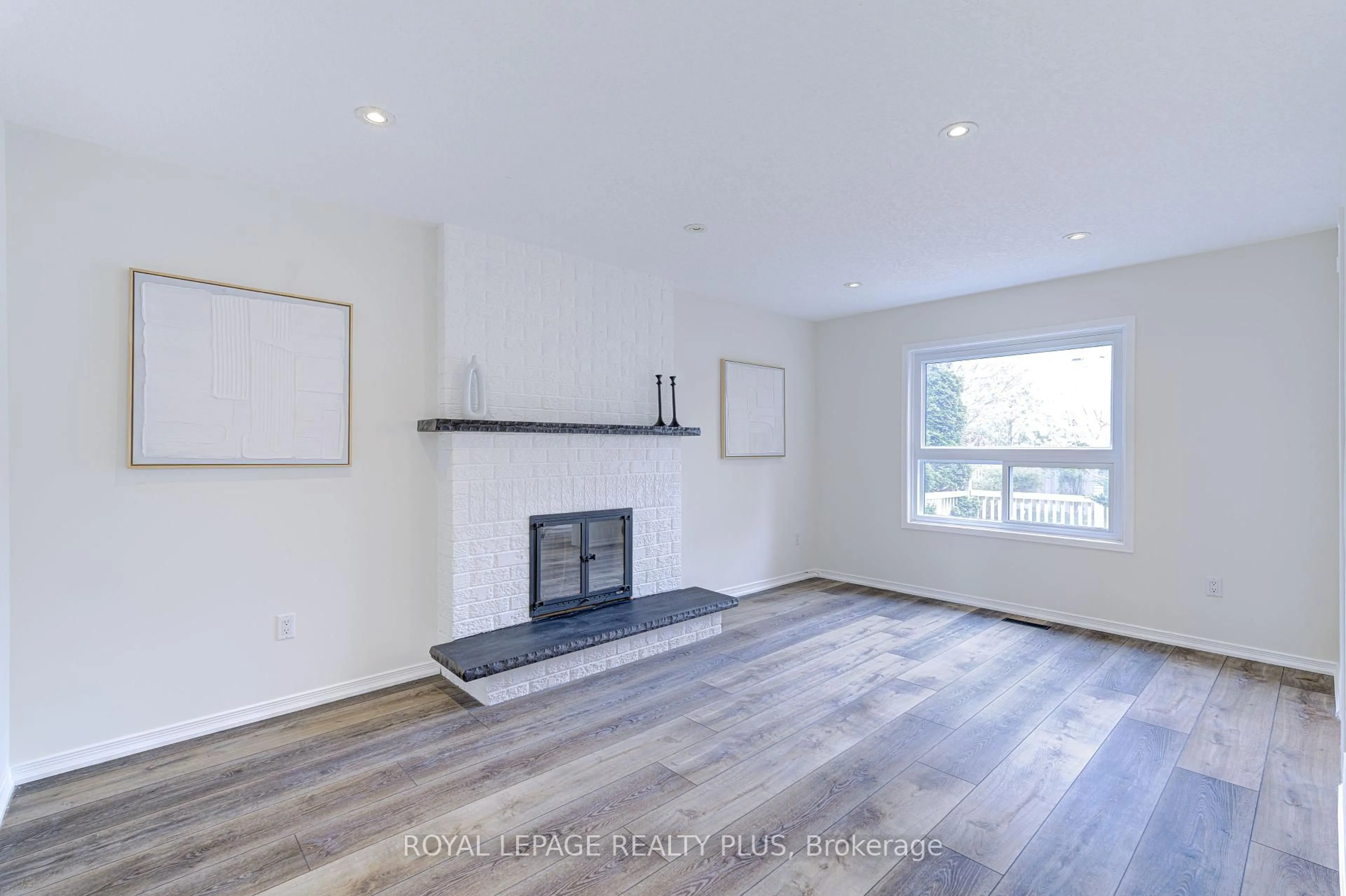 A pic of a room for 1231 Sable Dr, Burlington Ontario L7S 2J6