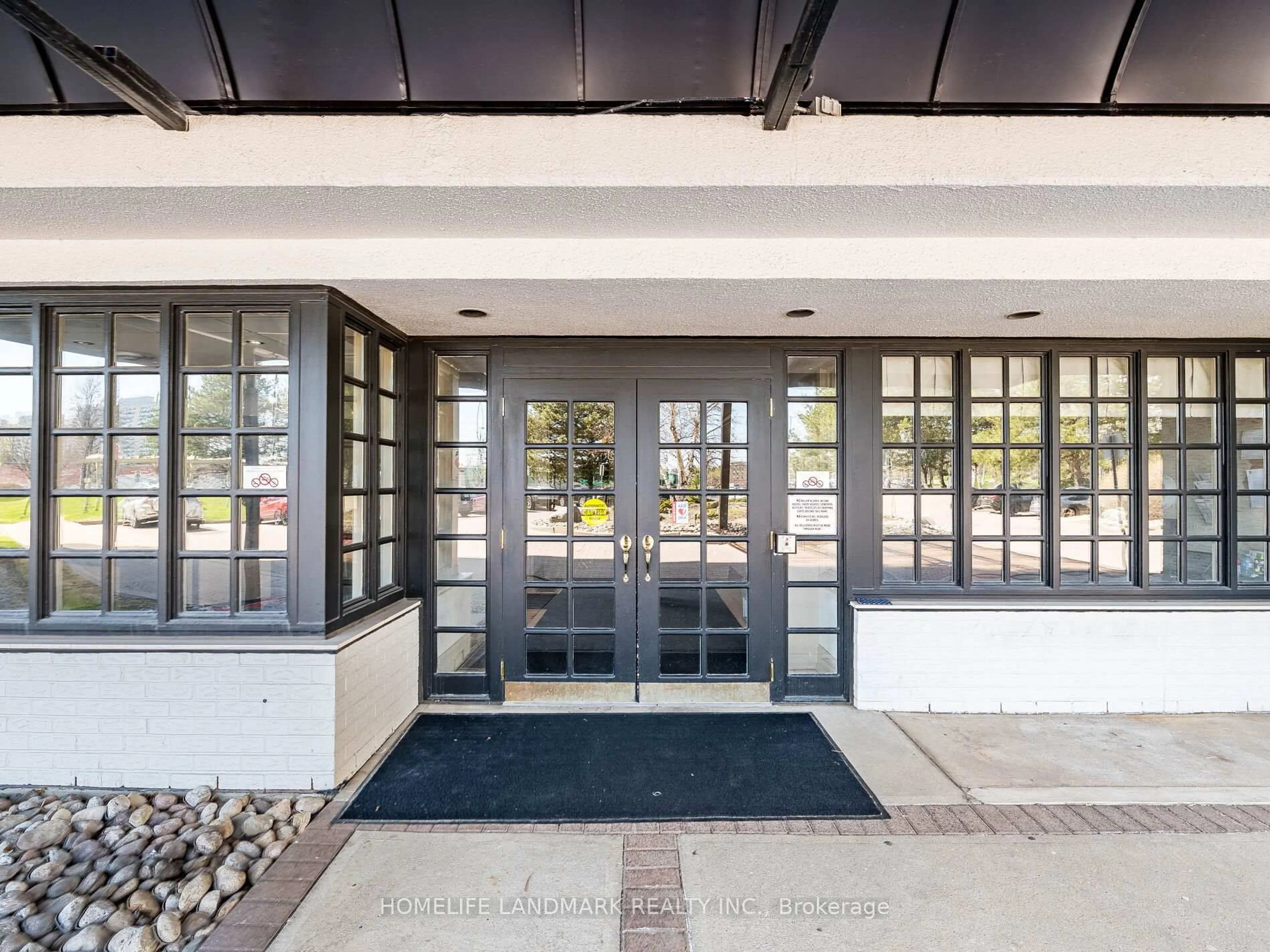 Indoor foyer for 1360 Rathburn Rd #1208, Mississauga Ontario L4W 4H4