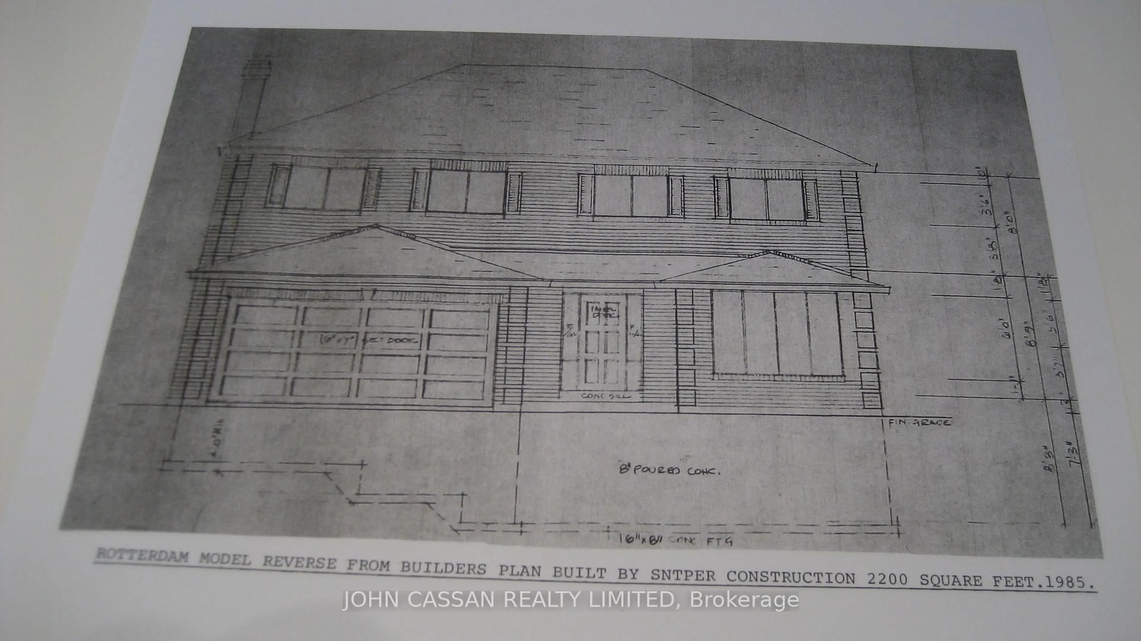 Floor plan for 379 The Thicket Crt, Mississauga Ontario L5G 4P6