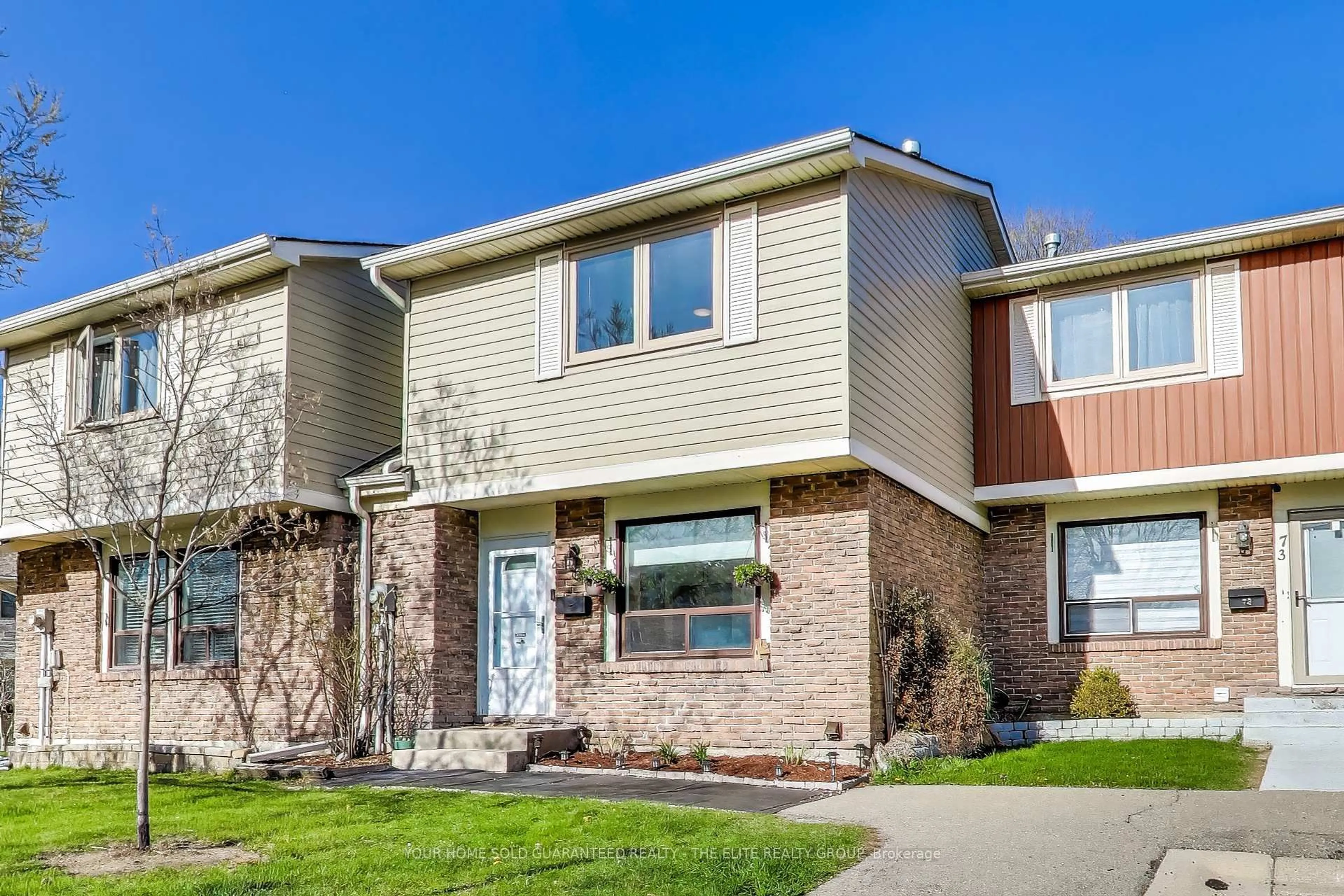 Home with brick exterior material, street for 98 Falconer Dr #72, Mississauga Ontario L5N 1Y2