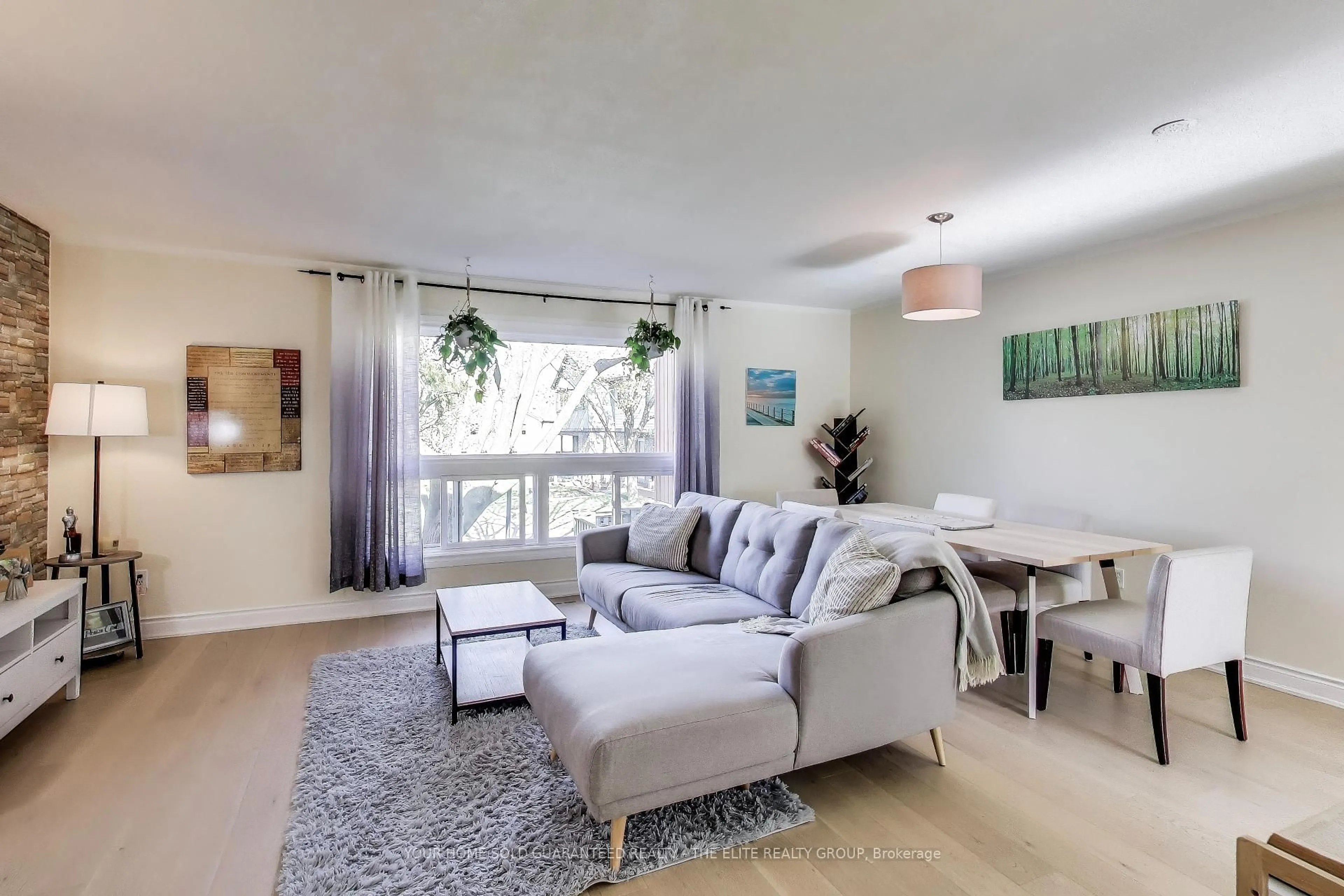 Living room with furniture, unknown for 98 Falconer Dr #72, Mississauga Ontario L5N 1Y2