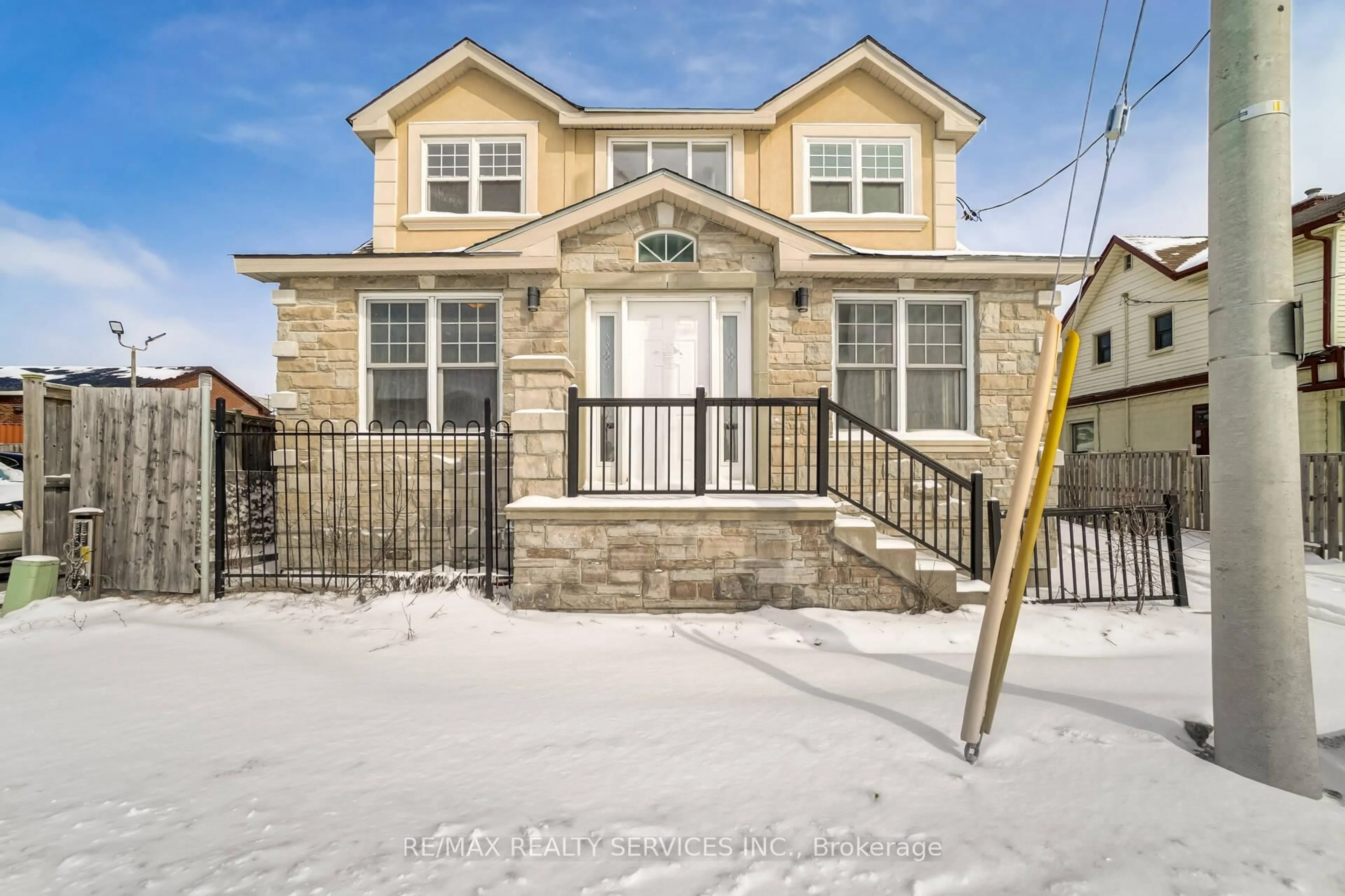 Home with brick exterior material, street for 6 Trueman St, Brampton Ontario L6W 3A8