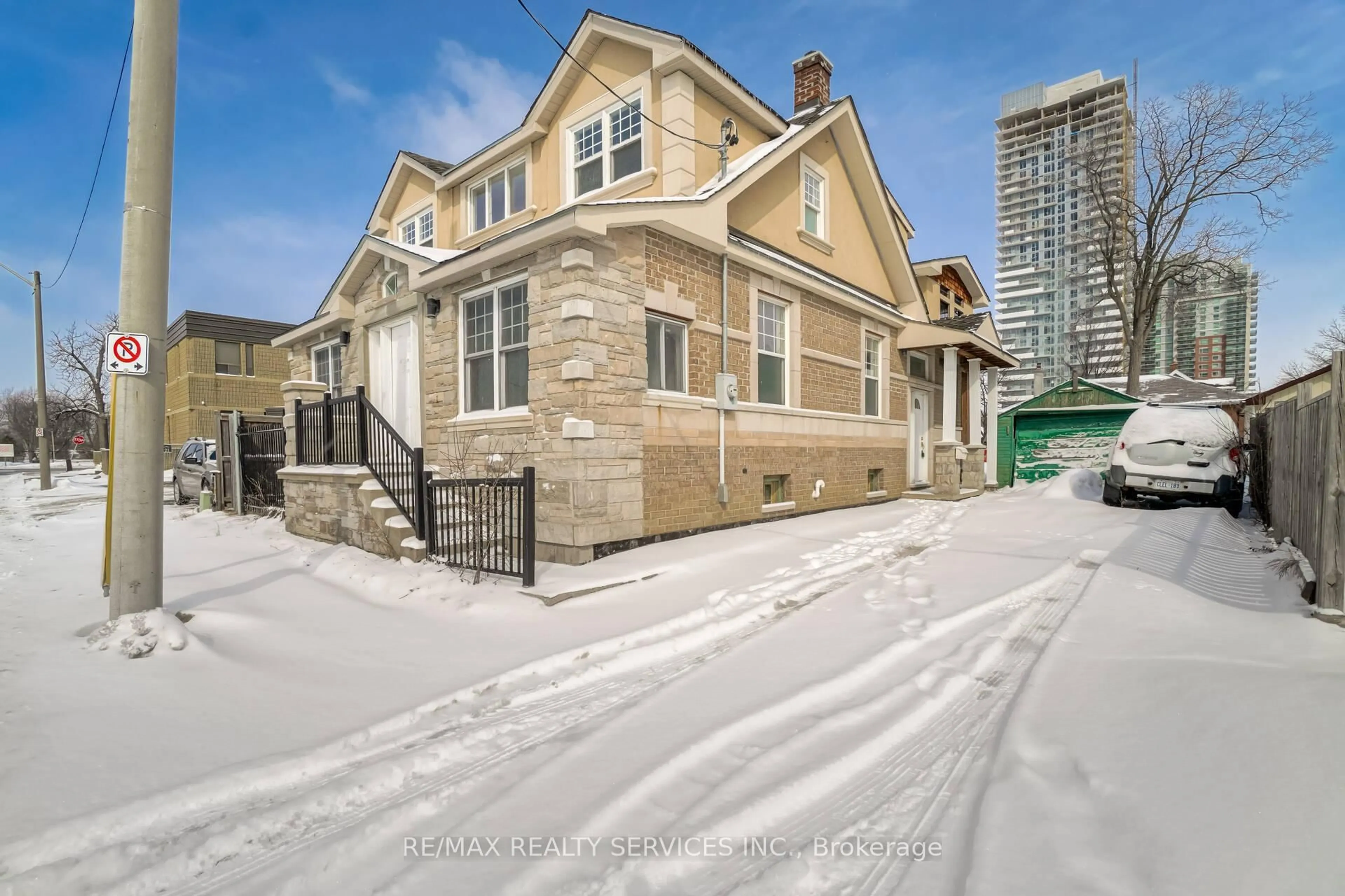 Unknown for 6 Trueman St, Brampton Ontario L6W 3A8