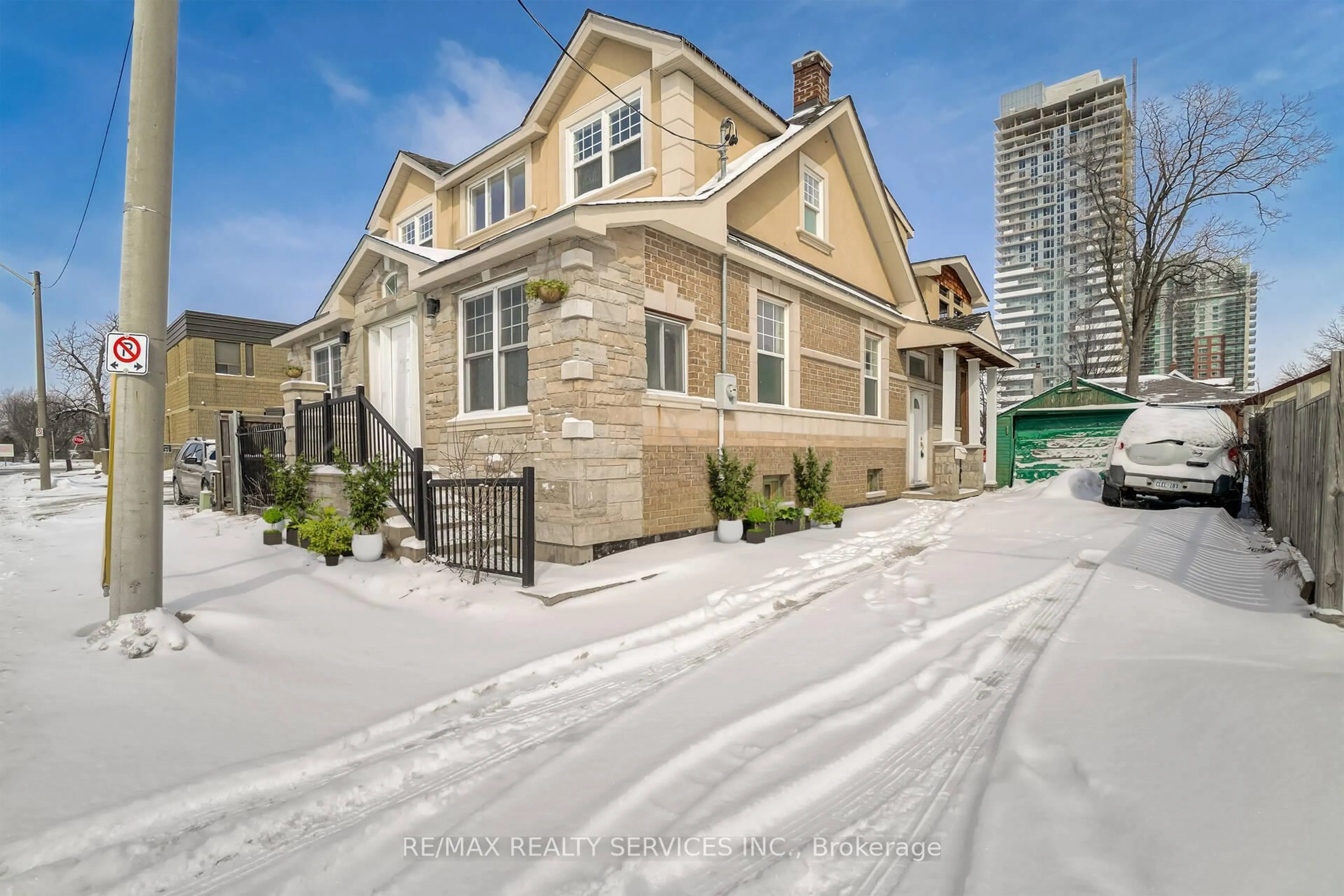 Unknown for 6 Trueman St, Brampton Ontario L6W 3A8