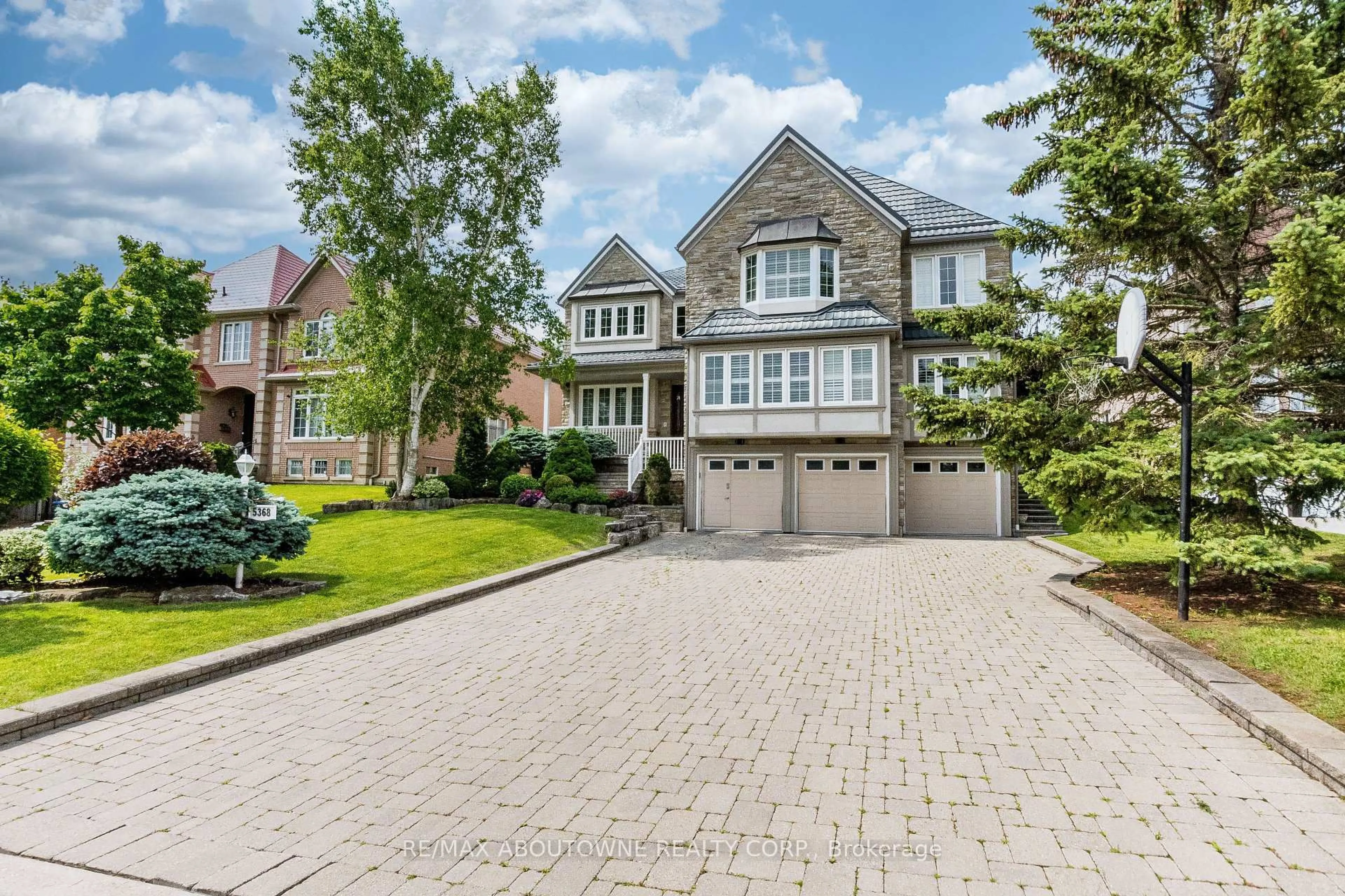 Home with brick exterior material, street for 5368 Foxmill Crt, Mississauga Ontario L5M 5B6