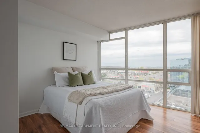 Additional property image - 50 Eglinton Ave Unit 1002