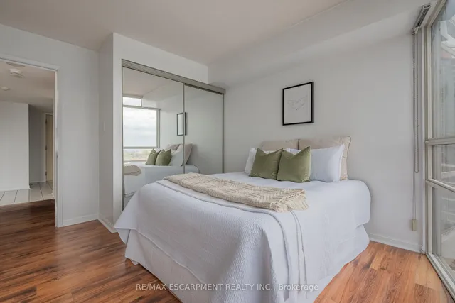 Additional property image - 50 Eglinton Ave Unit 1002