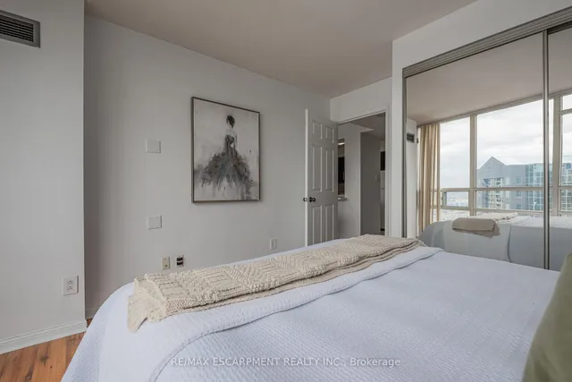 Additional property image - 50 Eglinton Ave Unit 1002
