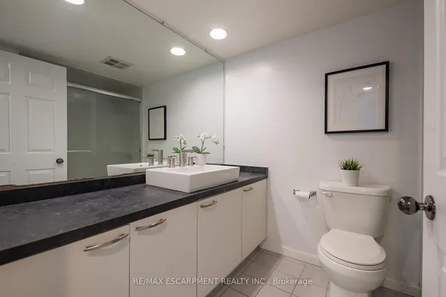 Additional property image - 50 Eglinton Ave Unit 1002