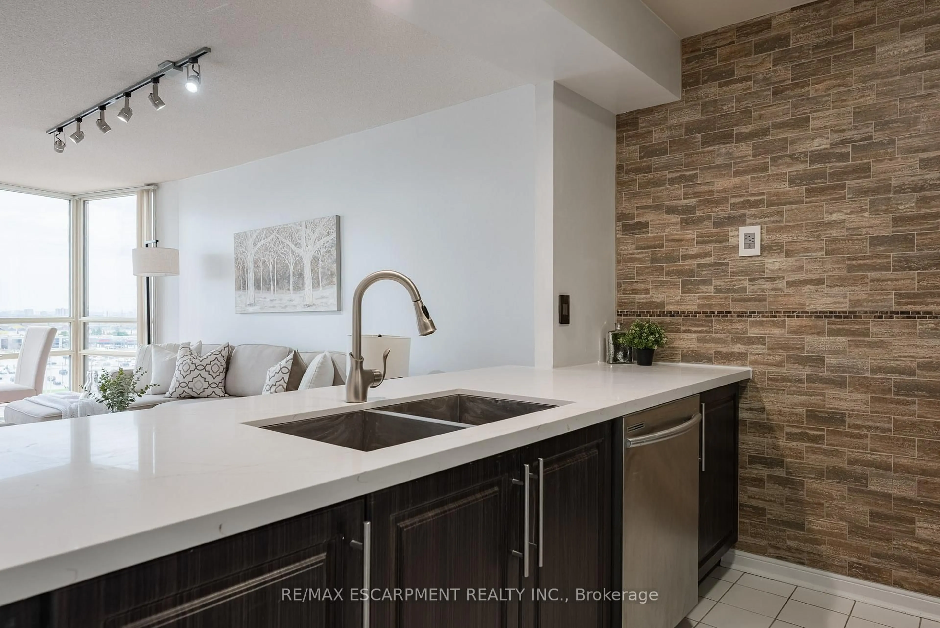 Unknown for 50 Eglinton Ave #1002, Mississauga Ontario L5R 3P5