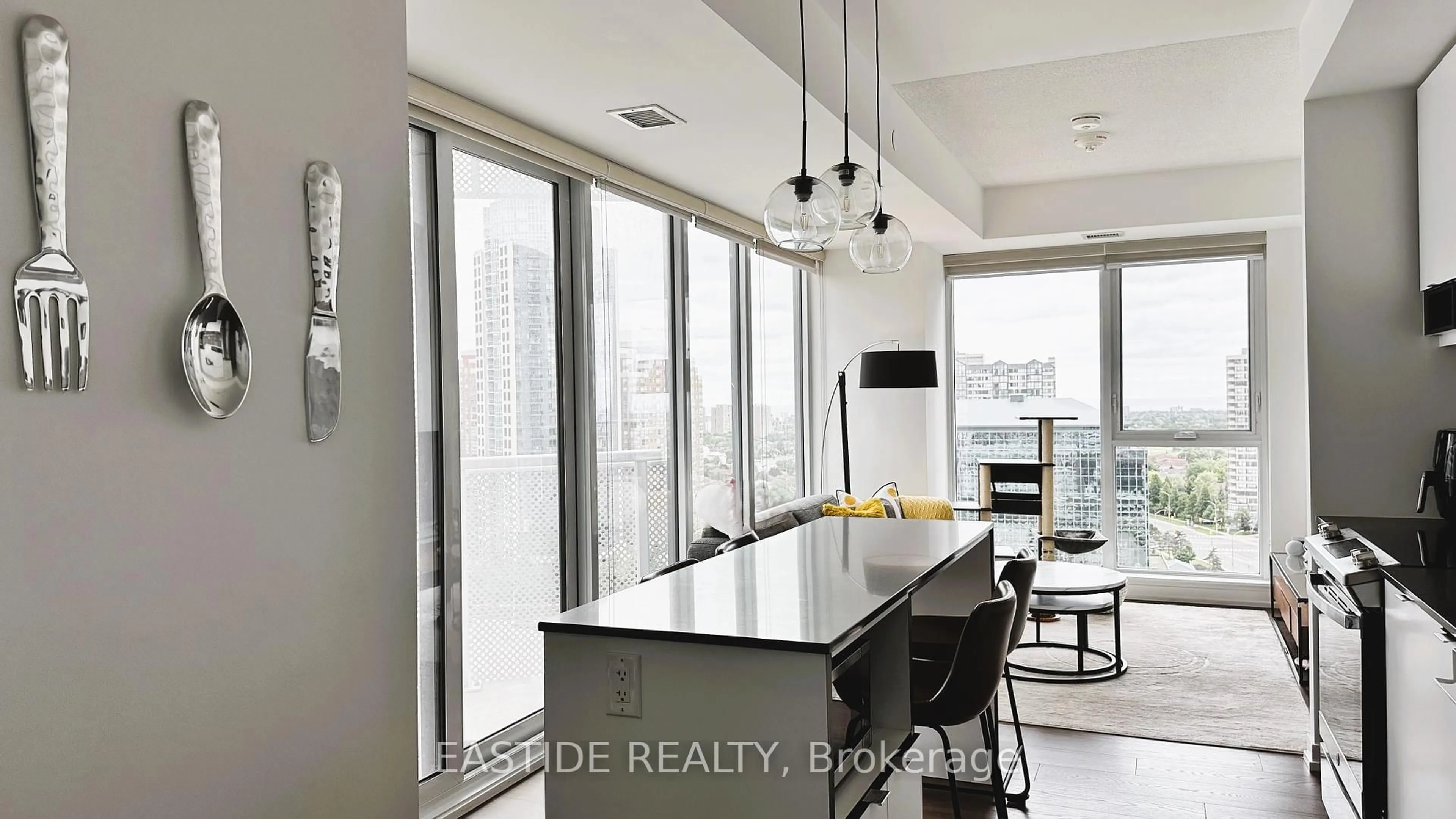 Open concept kitchen, unknown for 4065 Confederation Pkwy #1508, Mississauga Ontario L5B 4N1
