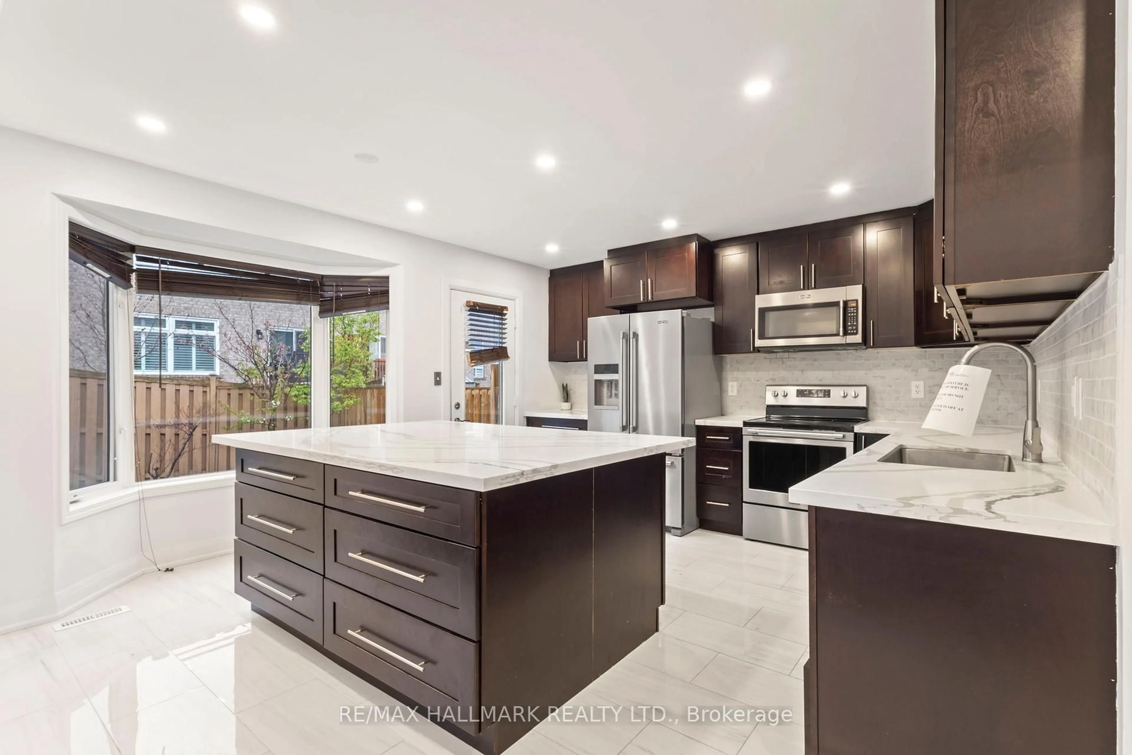 Open concept kitchen, ceramic/tile floor for 830 Fourth Line, Milton Ontario L9T 6M5