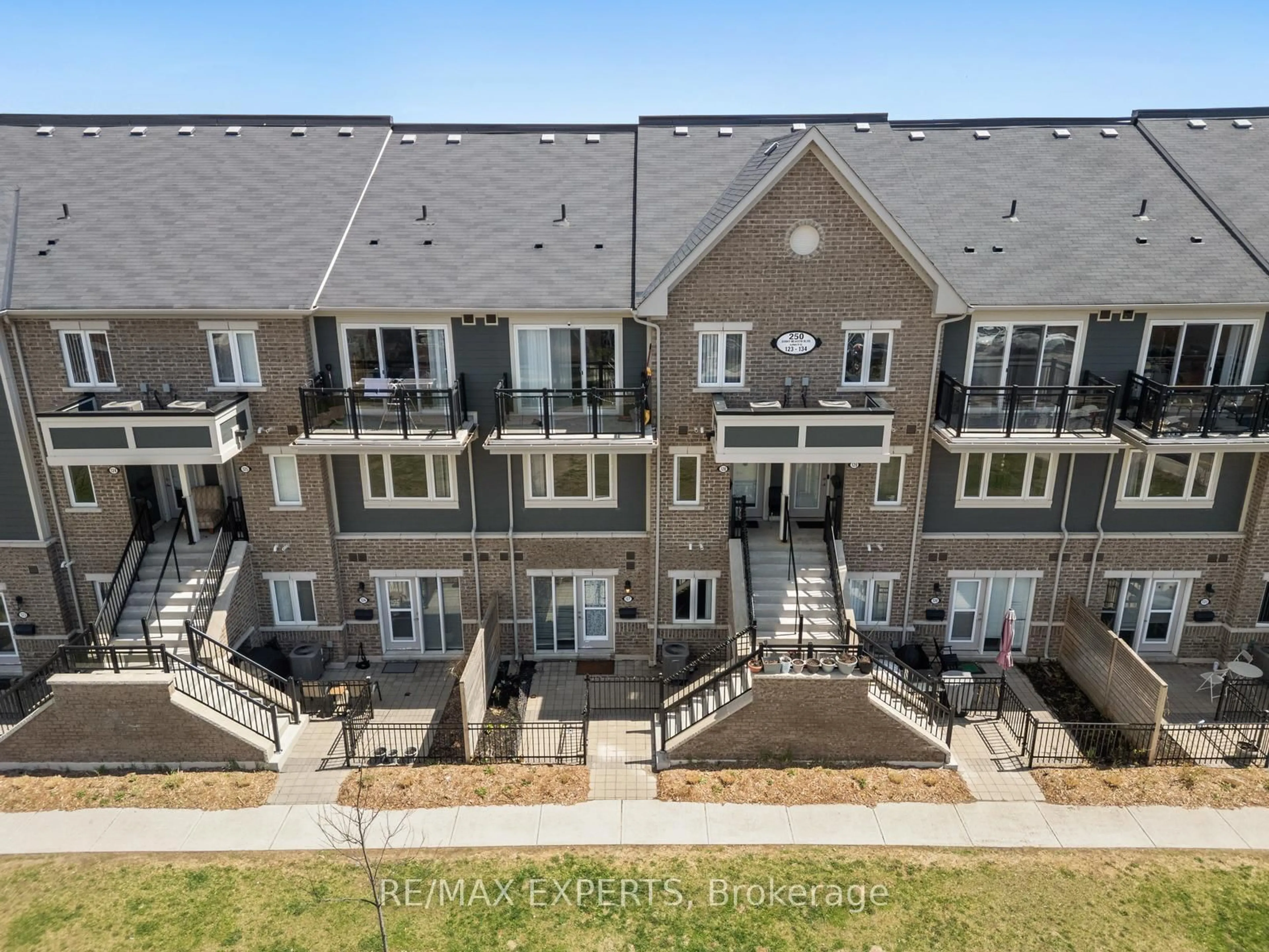 A pic from outside/outdoor area/front of a property/back of a property/a pic from drone, unknown for 250 Sunny Meadow Blvd #127, Brampton Ontario L6R 3Y6