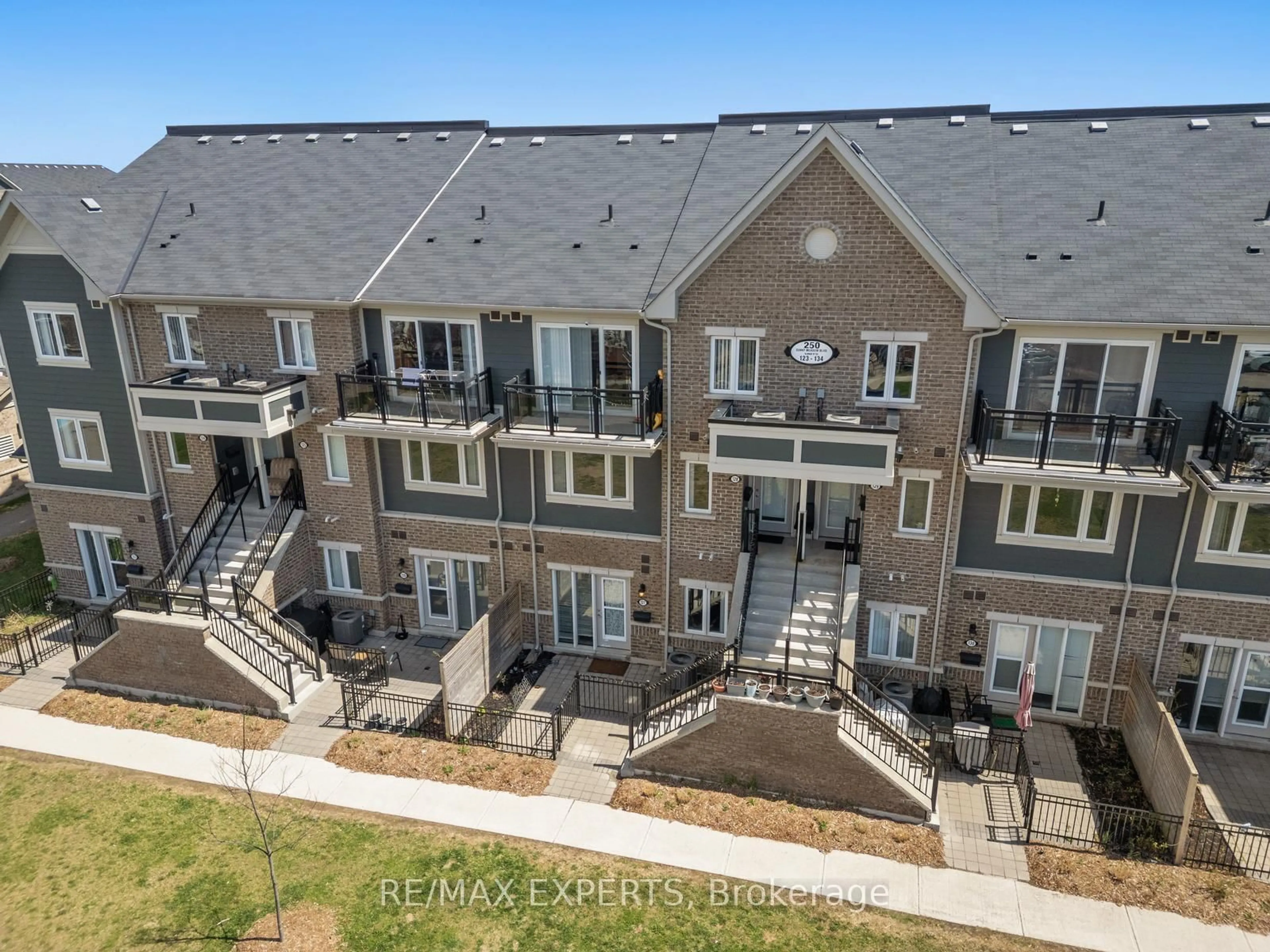 A pic from outside/outdoor area/front of a property/back of a property/a pic from drone, unknown for 250 Sunny Meadow Blvd #127, Brampton Ontario L6R 3Y6