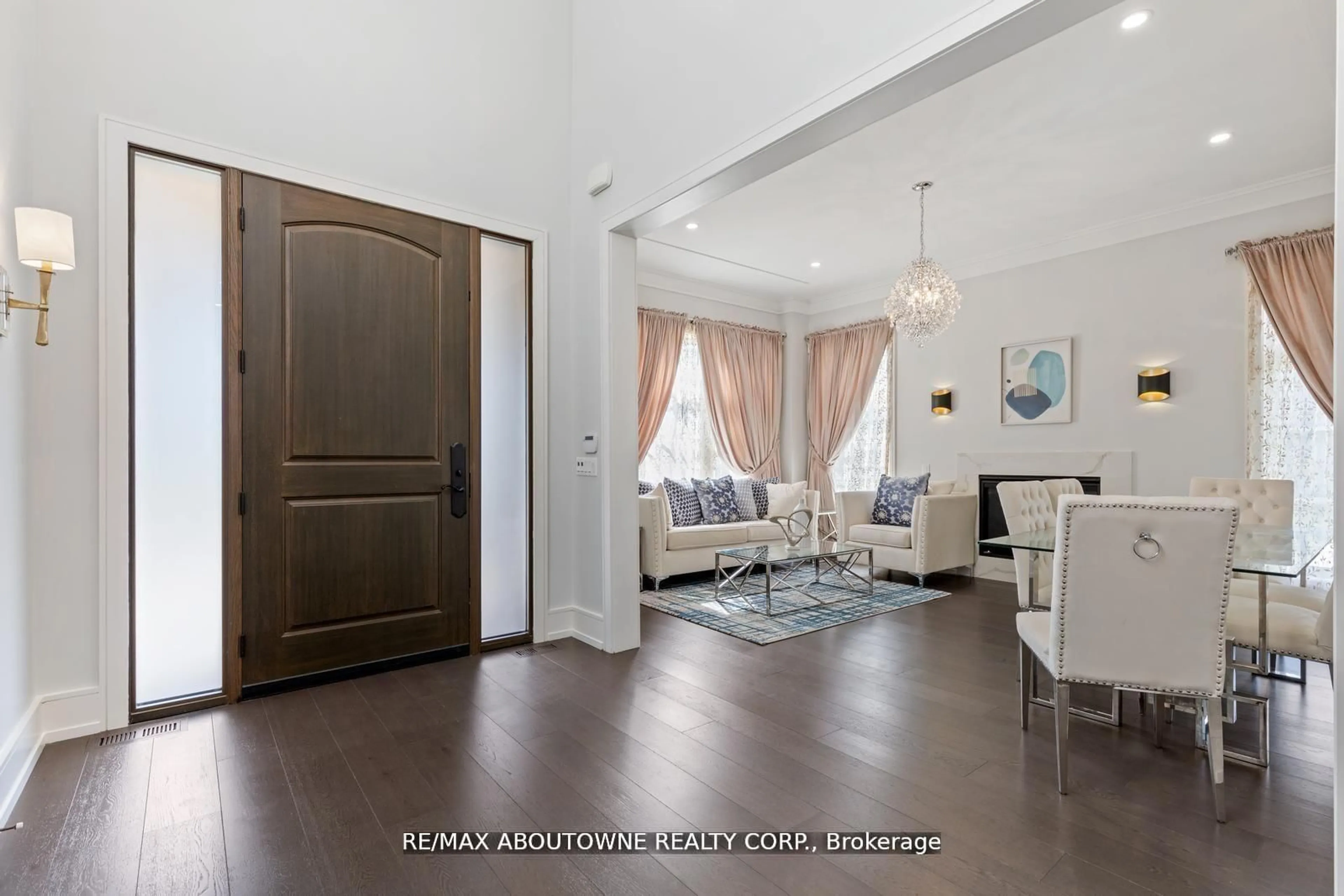 Indoor entryway for 265 Woodale Ave, Oakville Ontario L6K 2N3