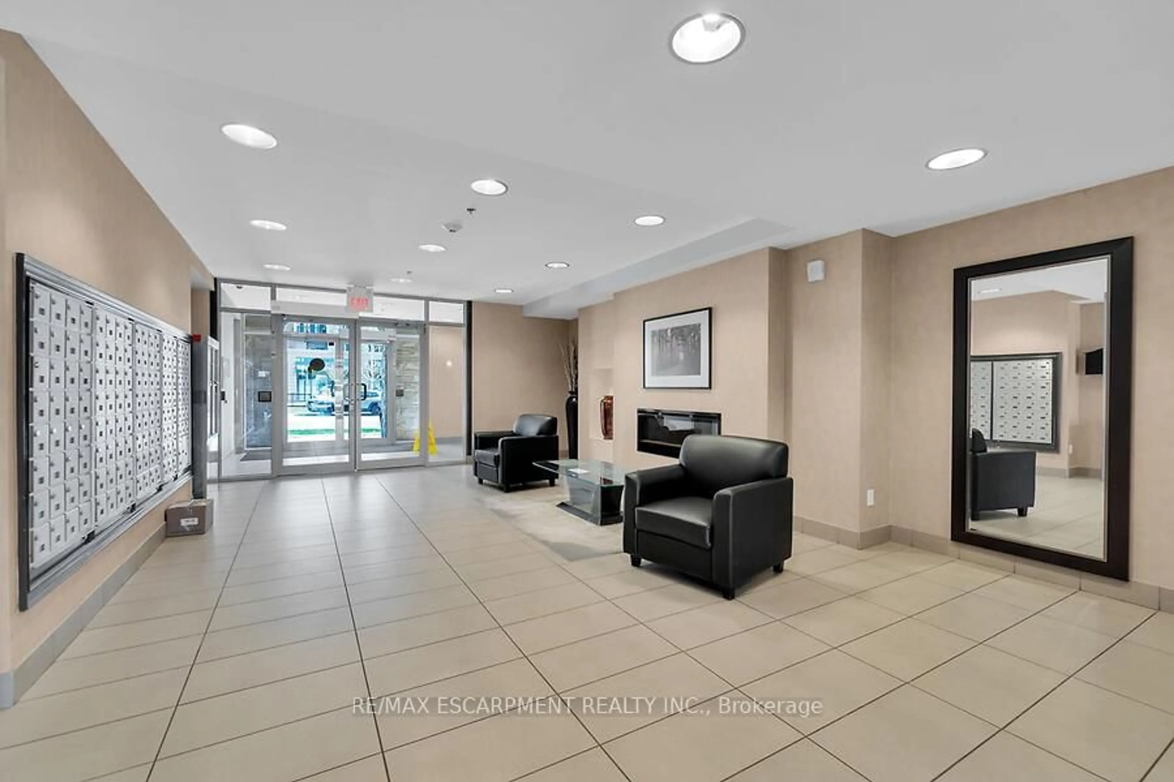 Lobby for 5317 Upper Middle Rd #332, Burlington Ontario L7L 0G8