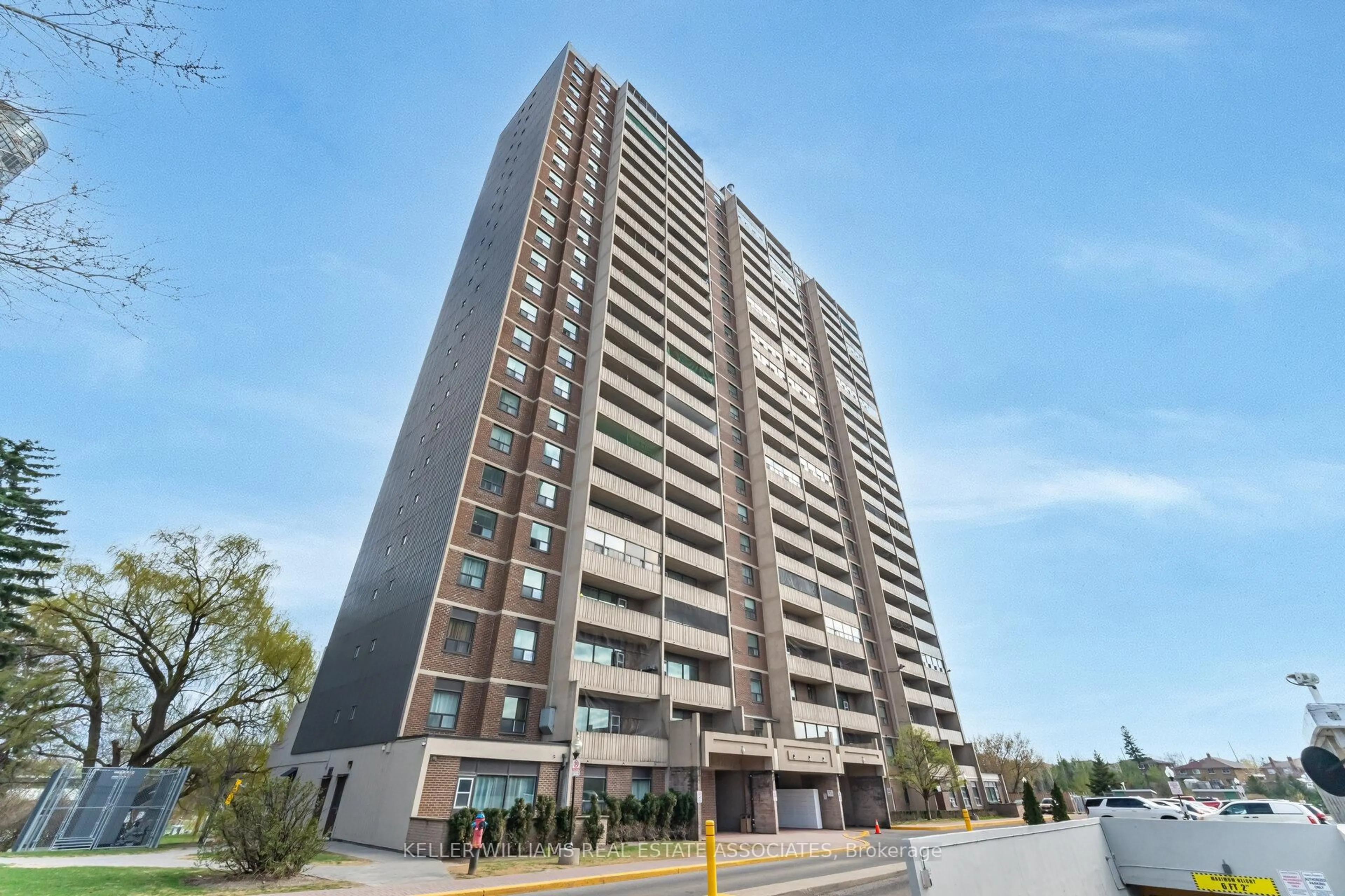 Unknown for 3390 Weston Rd #1104, Toronto Ontario M9M 2X3