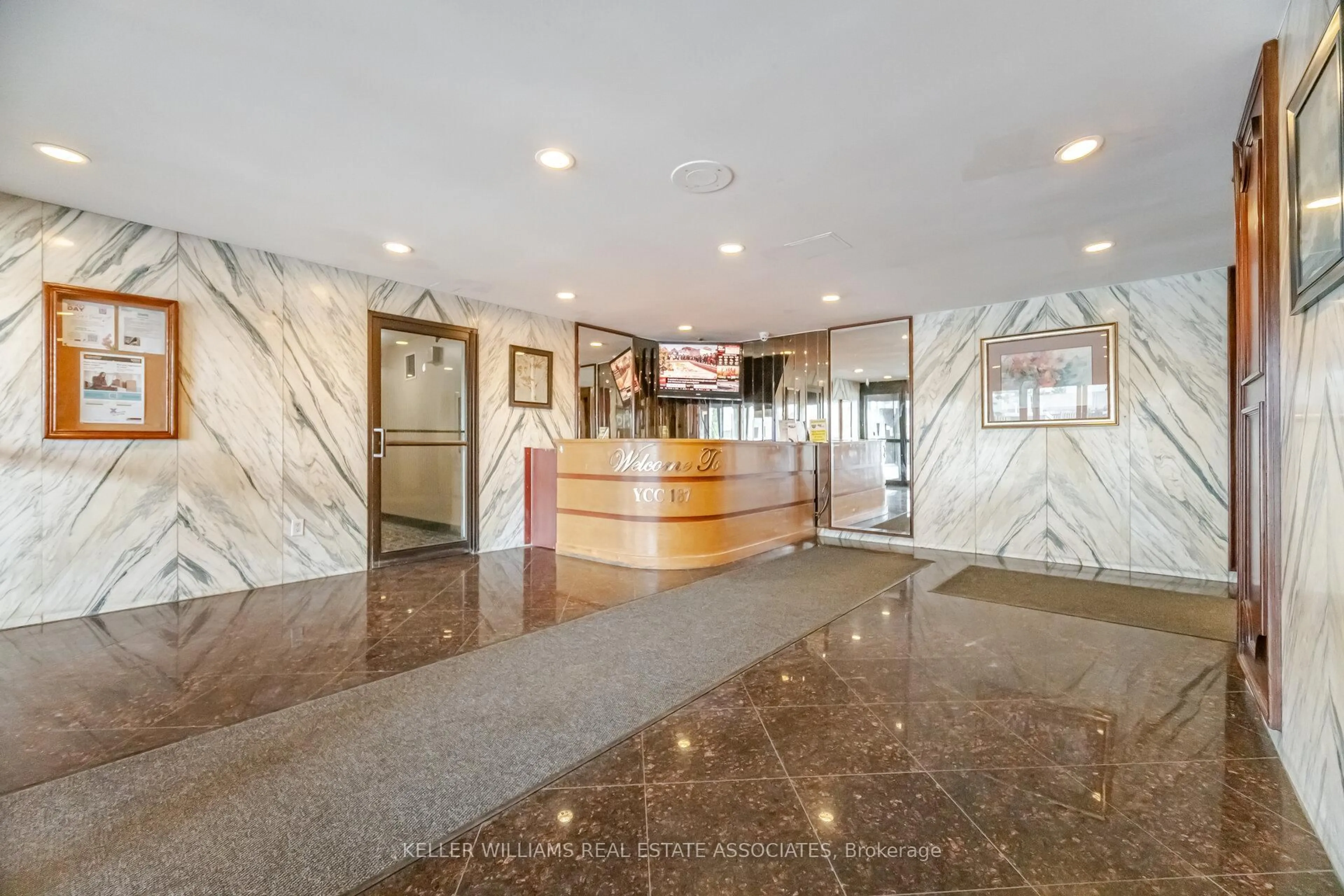 Lobby for 3390 Weston Rd #1104, Toronto Ontario M9M 2X3