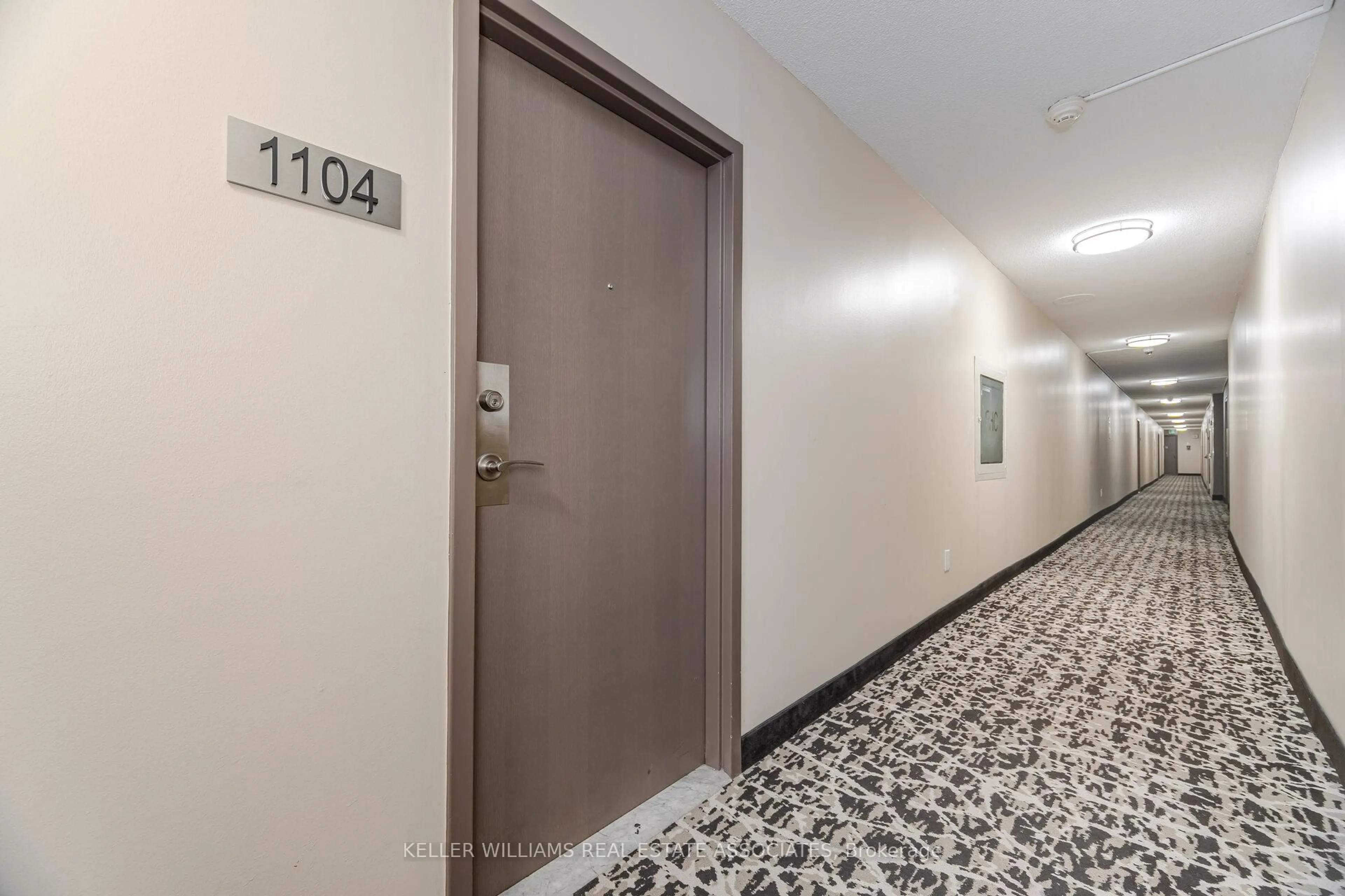 Indoor foyer for 3390 Weston Rd #1104, Toronto Ontario M9M 2X3