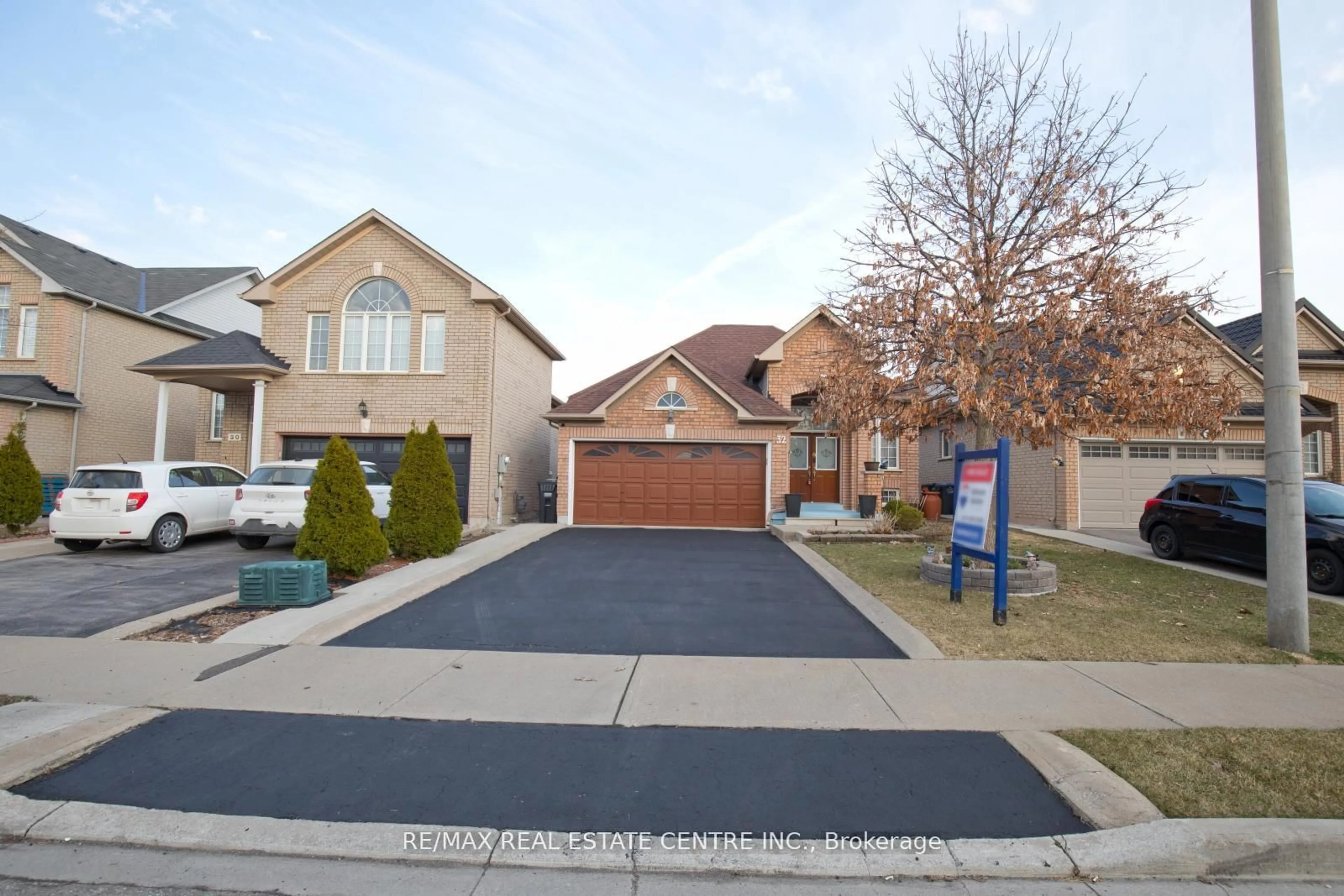 Unknown for 32 Pappain Cres, Brampton Ontario L7A 3J8