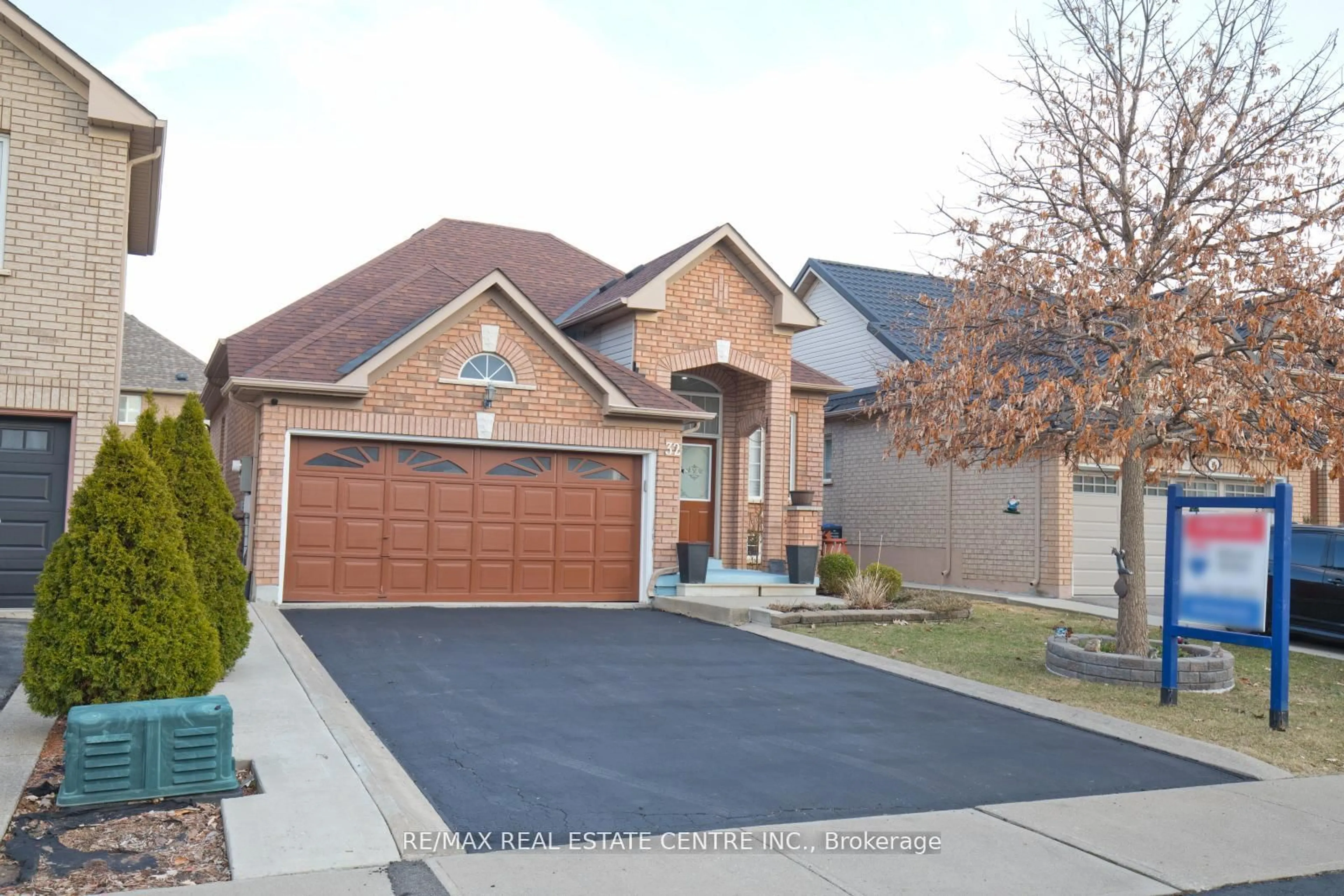 Home with brick exterior material, street for 32 Pappain Cres, Brampton Ontario L7A 3J8