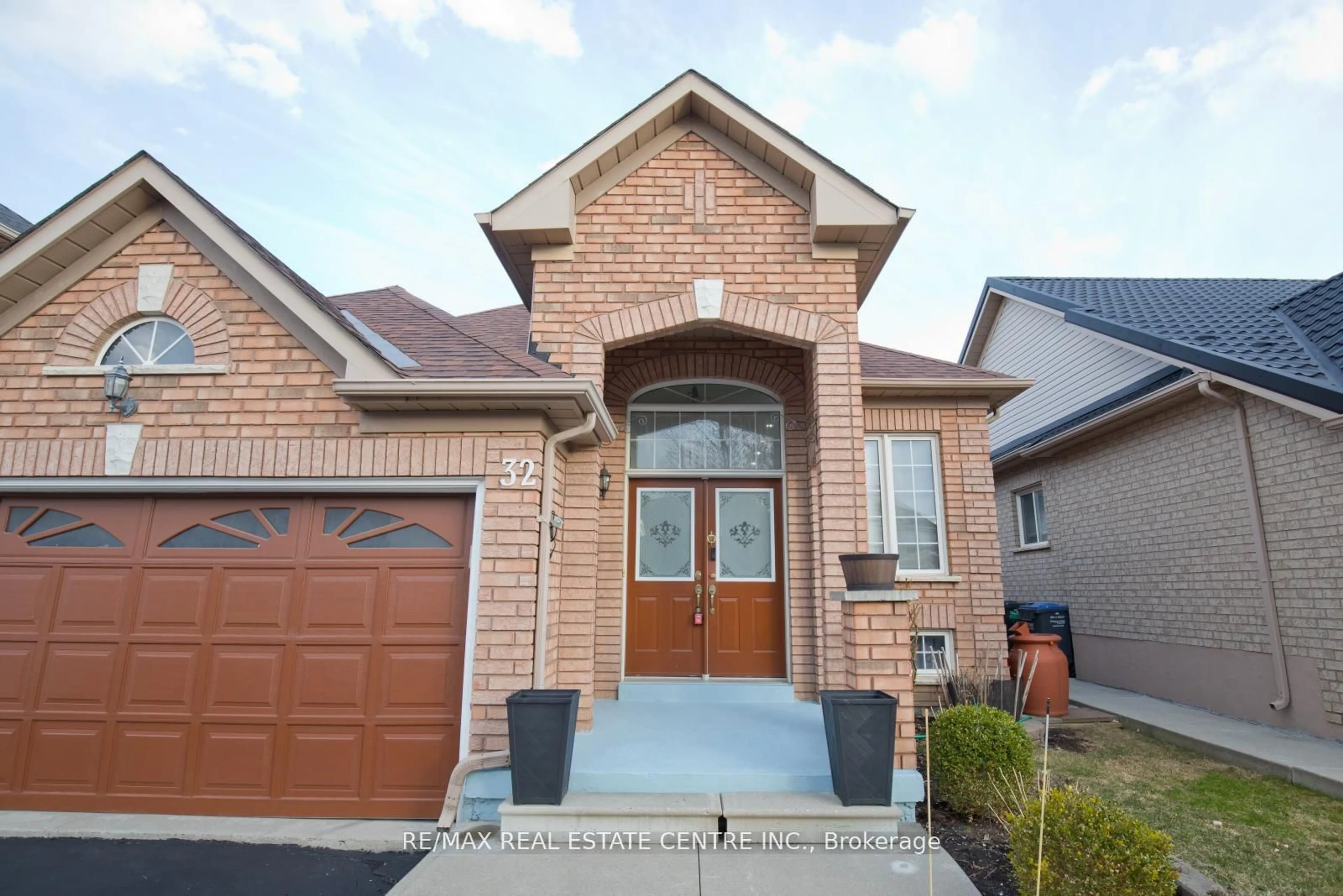 Home with brick exterior material, street for 32 Pappain Cres, Brampton Ontario L7A 3J8