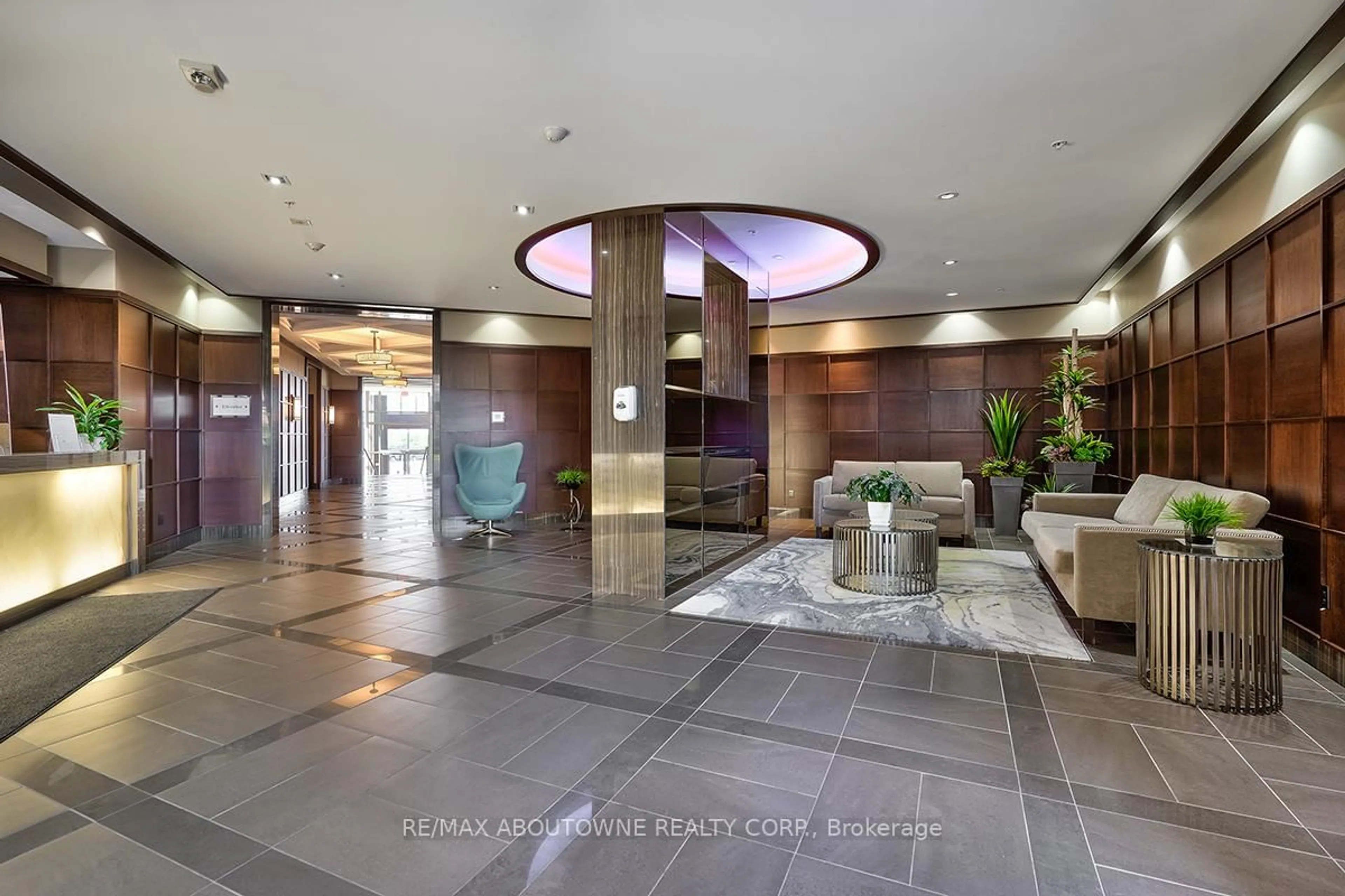 Lobby for 2480 PRINCE MICHAEL Dr #714, Oakville Ontario L6H 0H1